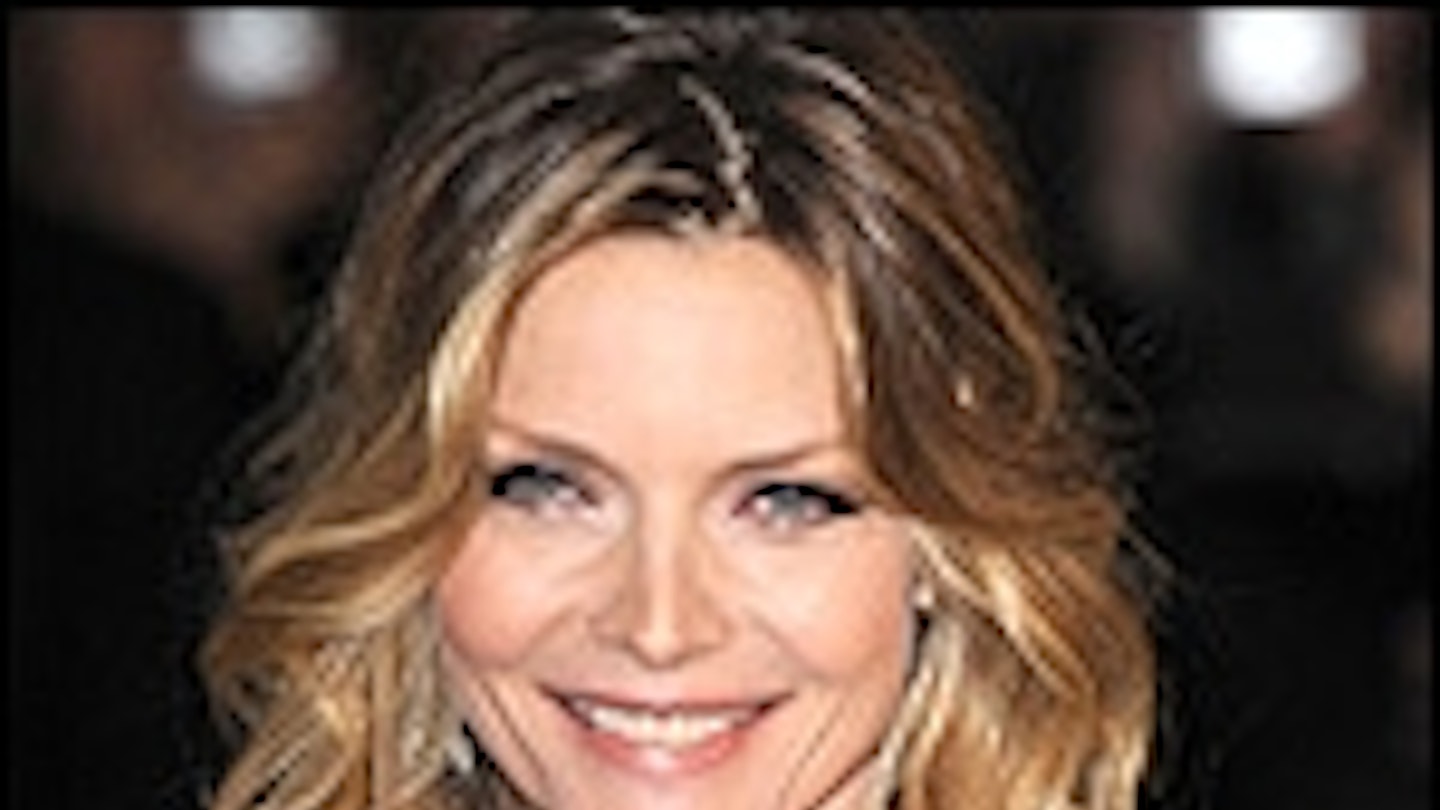 Michelle Pfeiffer Circling Malavita