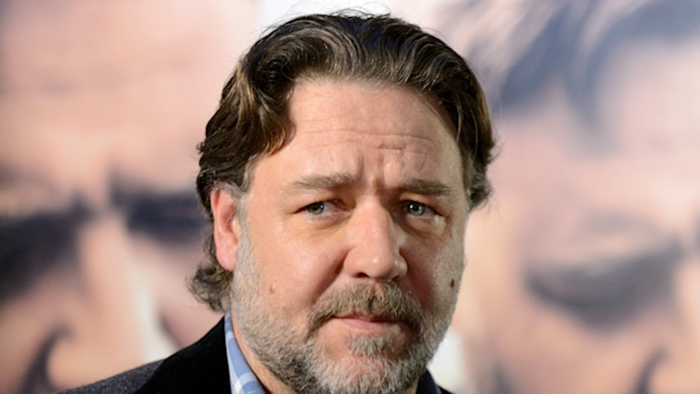 Russell-Crowe-In-Sand-And-Blood