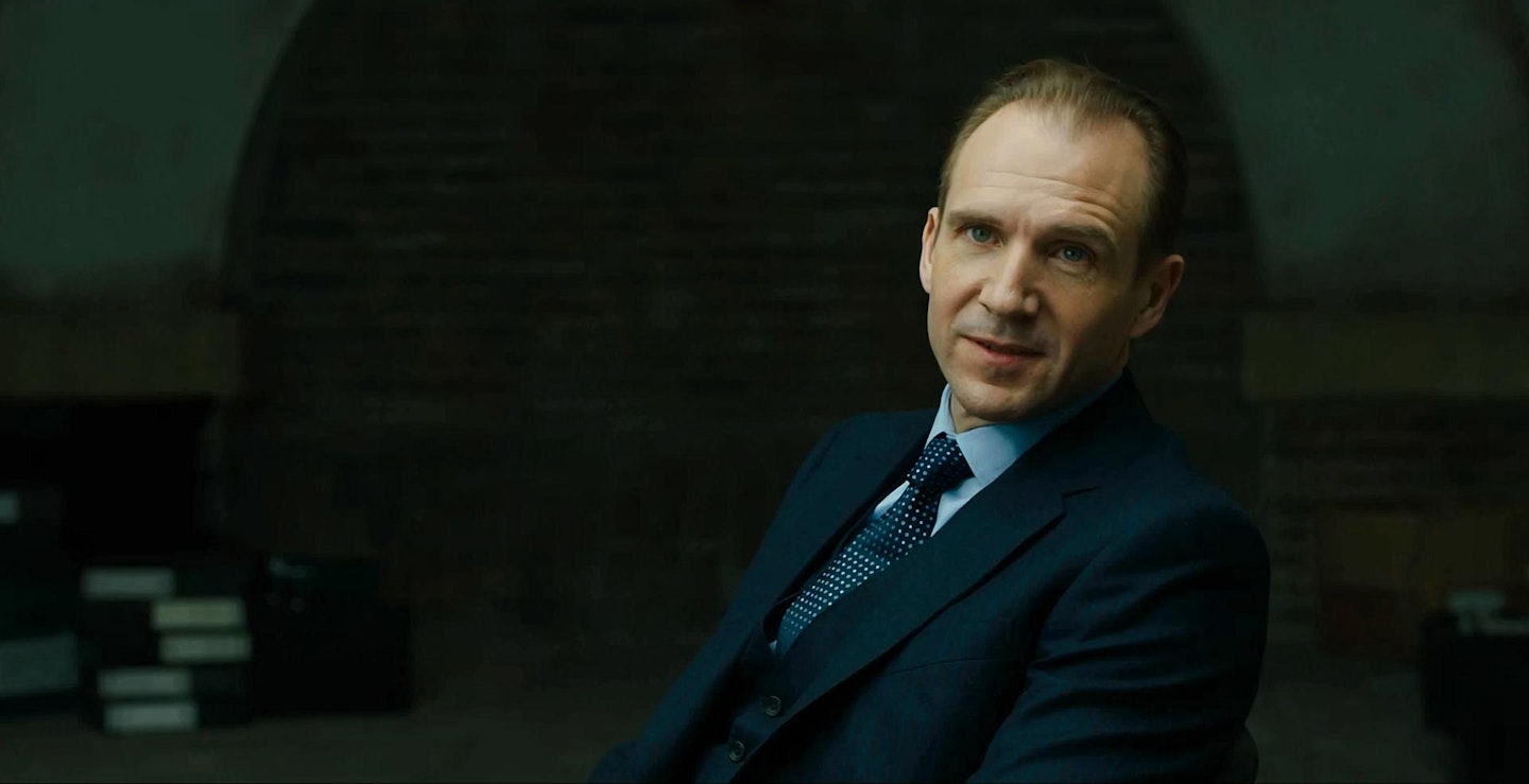 Fiennes Booking Grand Budapest Hotel