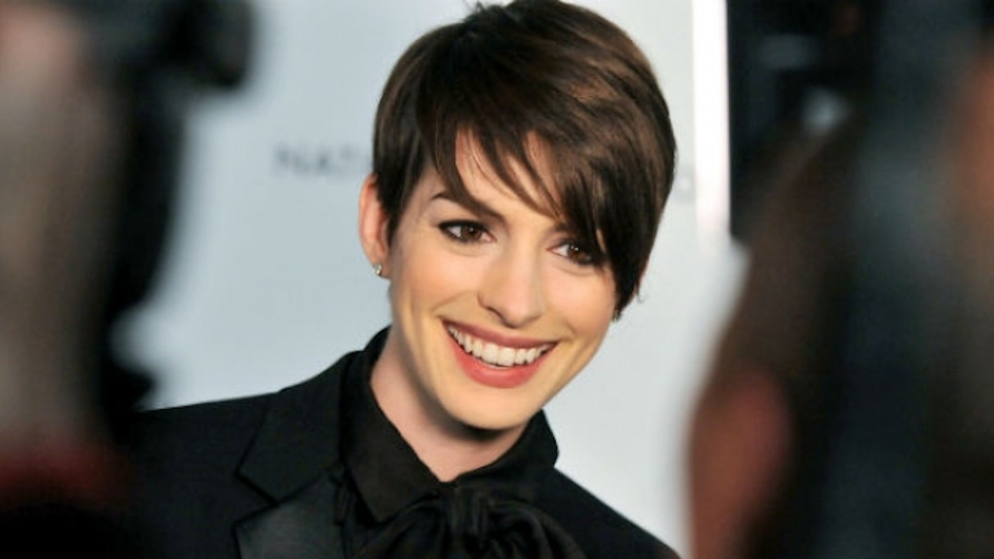 Anne-Hathaway-Wants-To-Hire-The-Intern
