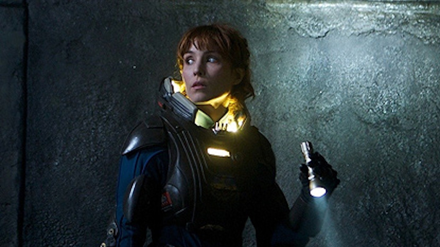 Noomi Rapace Confirms Prometheus 2 Says Script Isnt