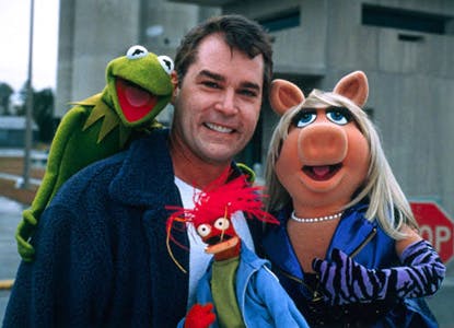 ray-liotta-muppets-kermit-miss-piggy.jpg