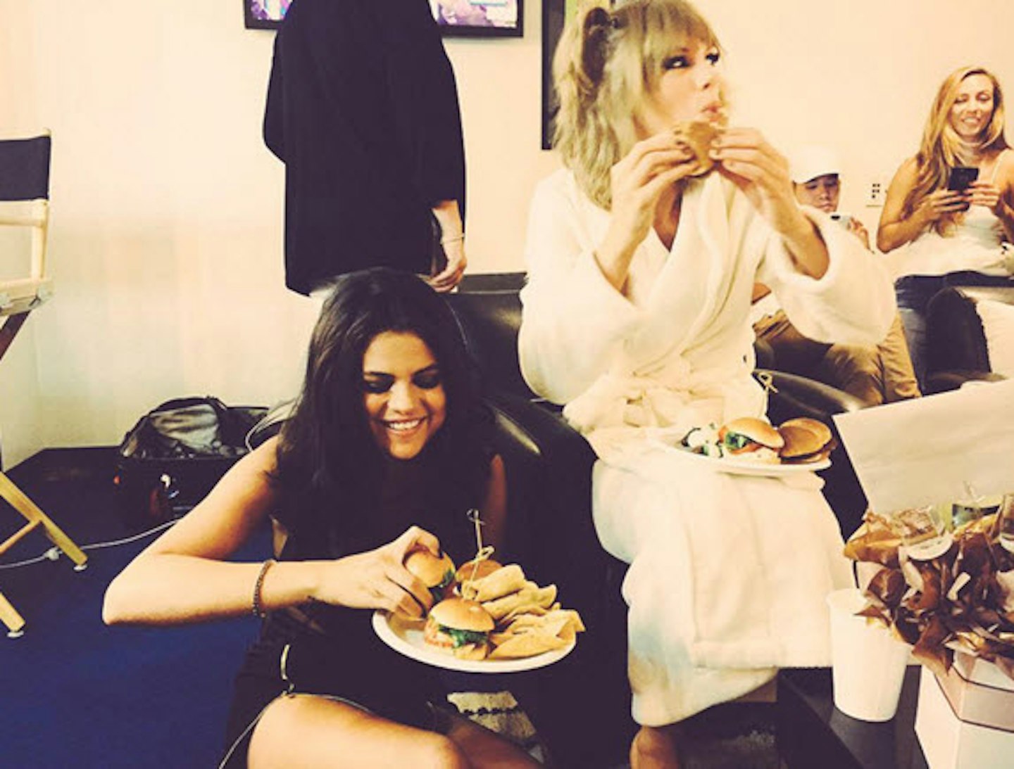 Taylor Swift eating a burger
