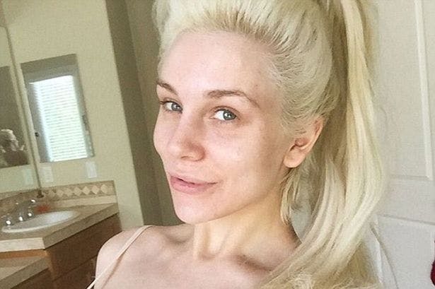 Courtney Stodden looks SO DIFFERENT as she shares no make-up selfie