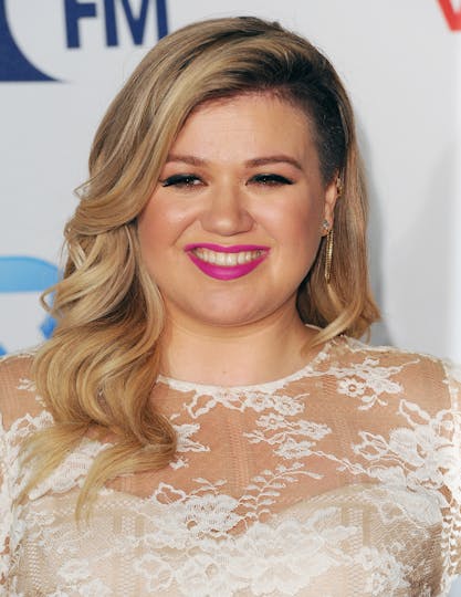 Kelly Clarkson shares first pics of adorable baby boy | Celebrity | Heat