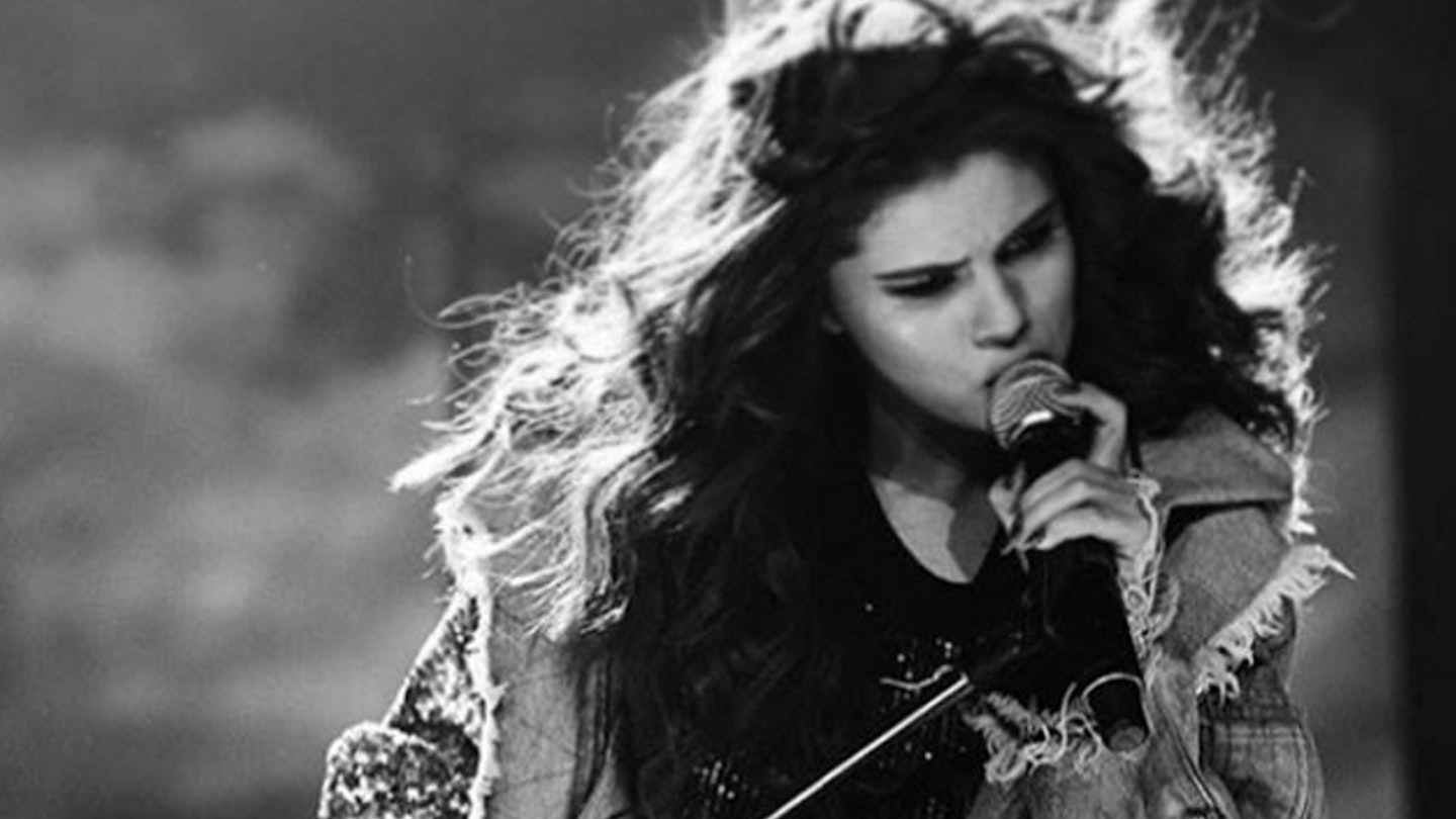 Selena Gomez on stage 
