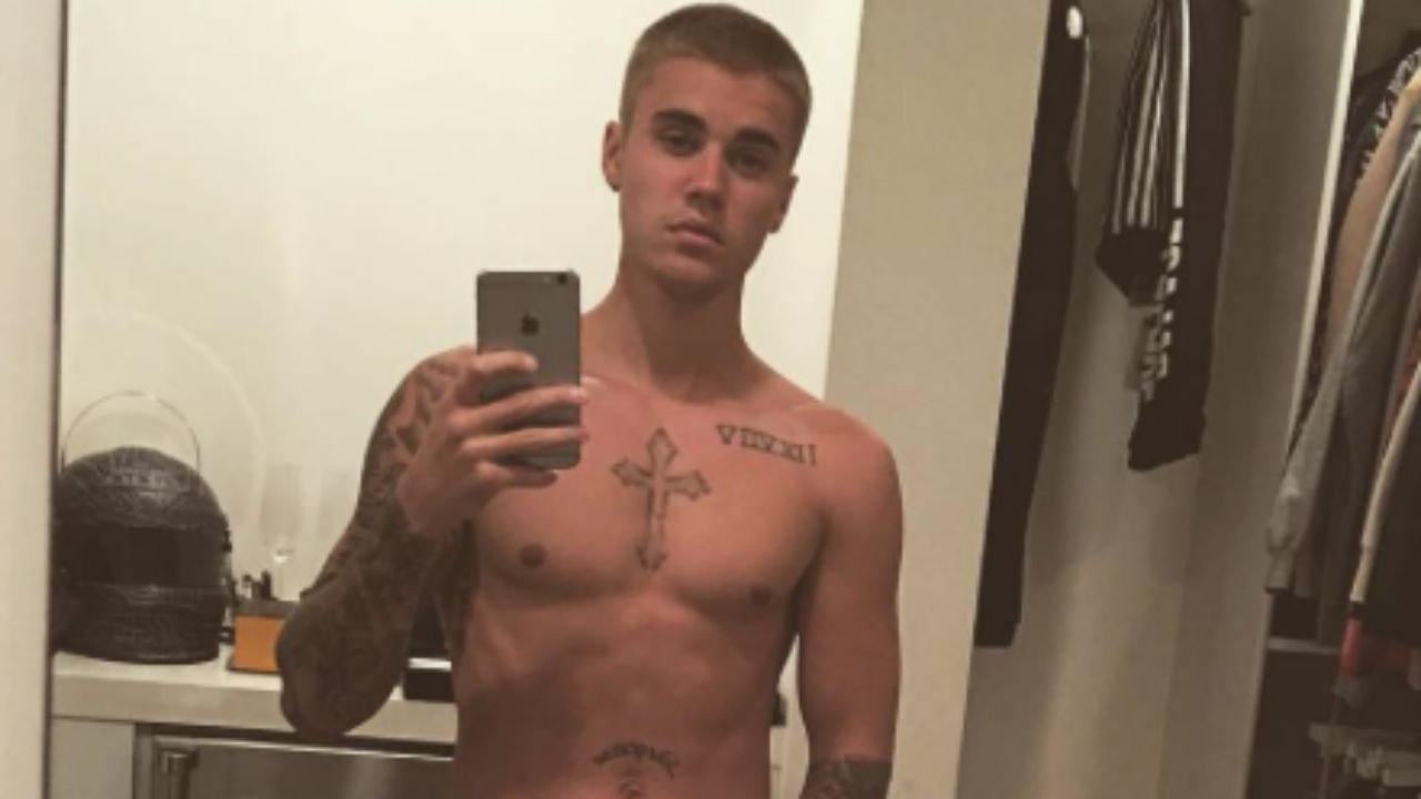 Justin Bieber grabs penis in underwear selfie