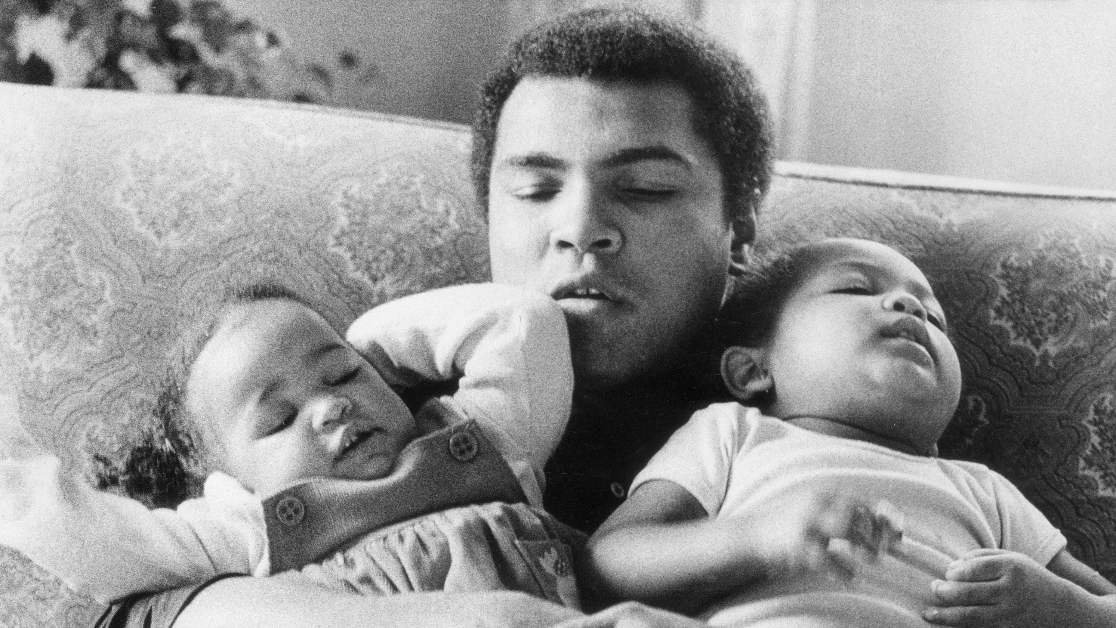 Muhammad Ali Dies With His Family By His Side Closer muhammad-ali-dies-with-his-family-by-his-side-closer
