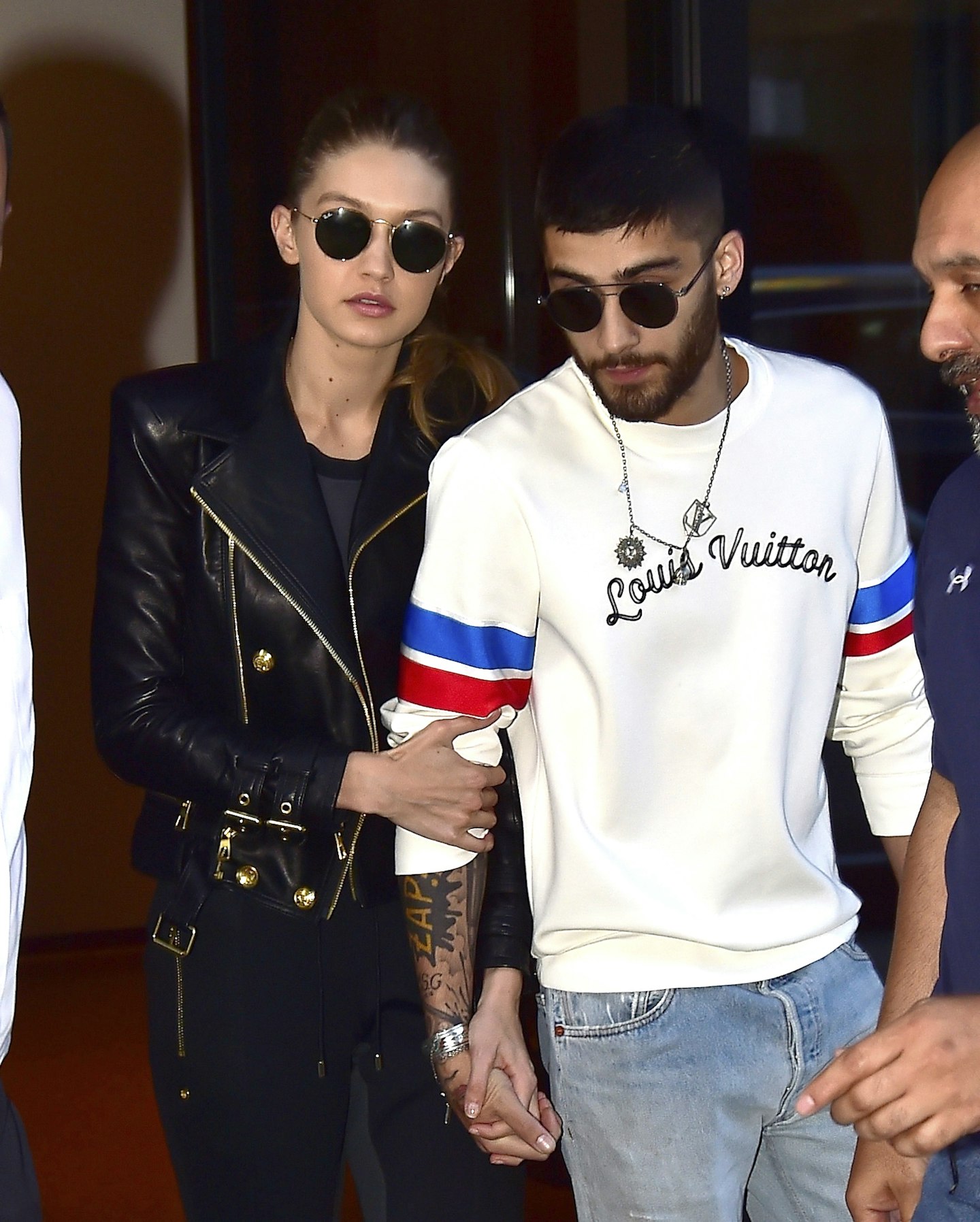 gigi hadid and zayn malik holding hands
