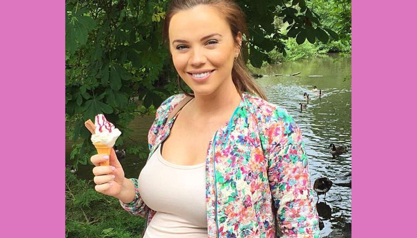 Maria Fowler pregnant and eating soft ice cream