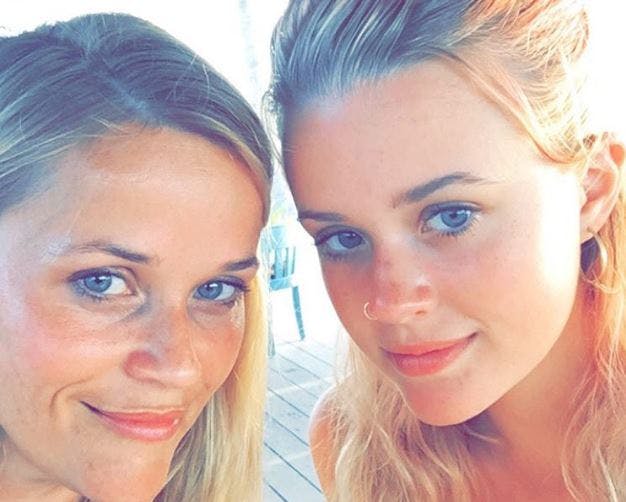 Reese Witherspoon & Daughter Look Identical In New Selfie Grazia