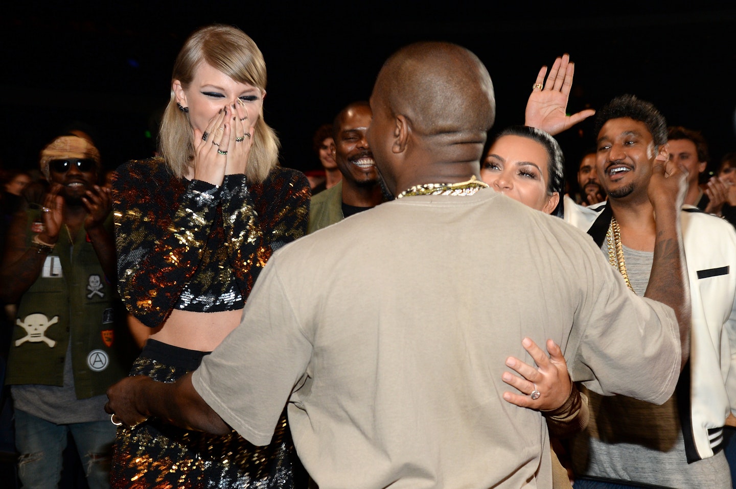kanye west hugs taylor swift at the 2015 MTV Video Music Awards
