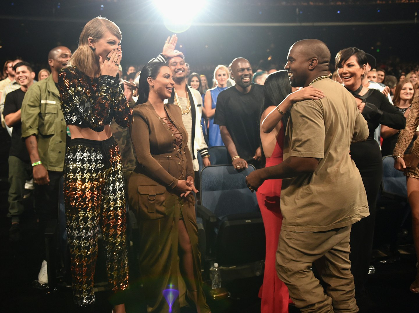 kanye west hugs taylor swift at the 2015 MTV Video Music Awards