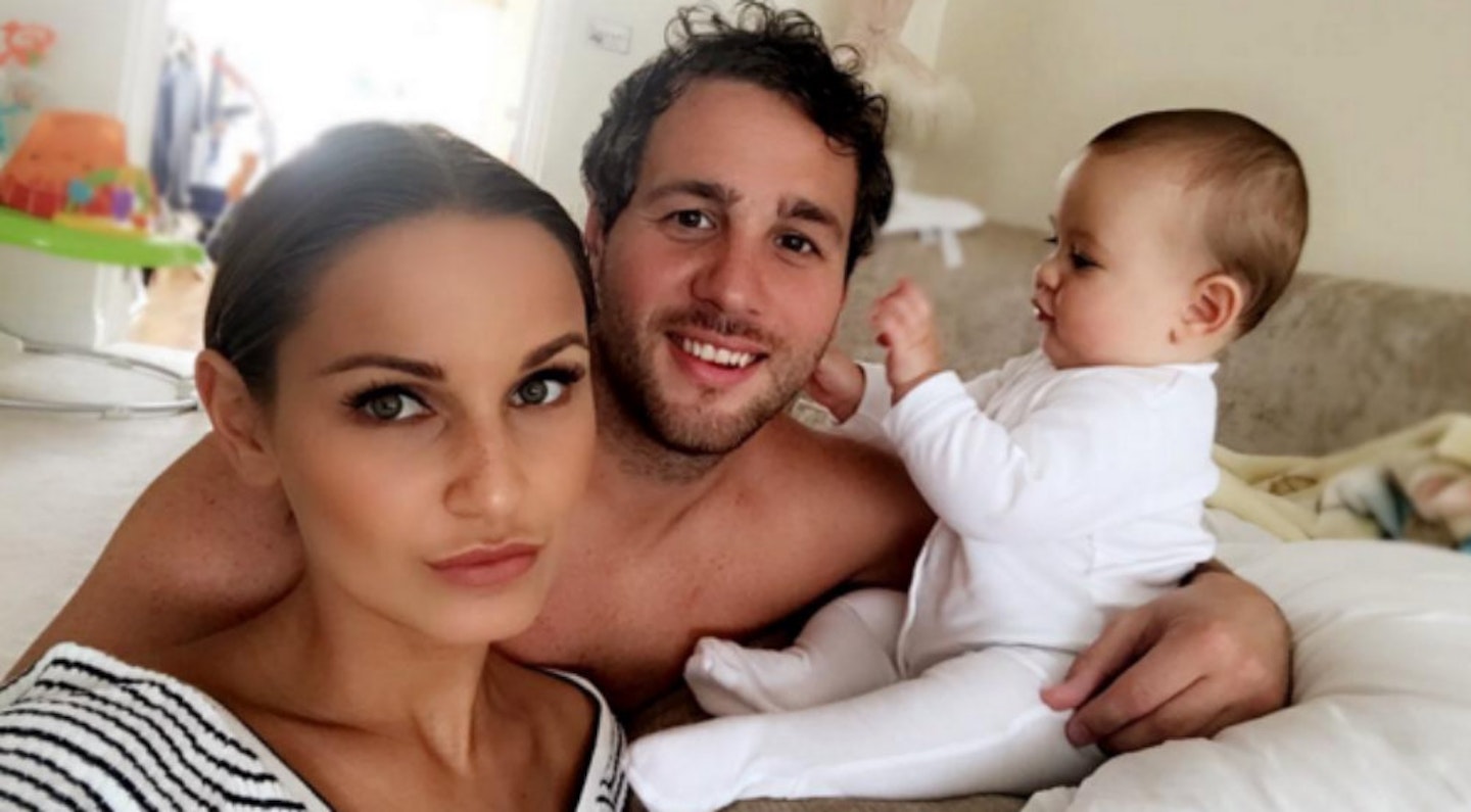 Sam Faiers causes controversy with breastfeeding picture - Closer