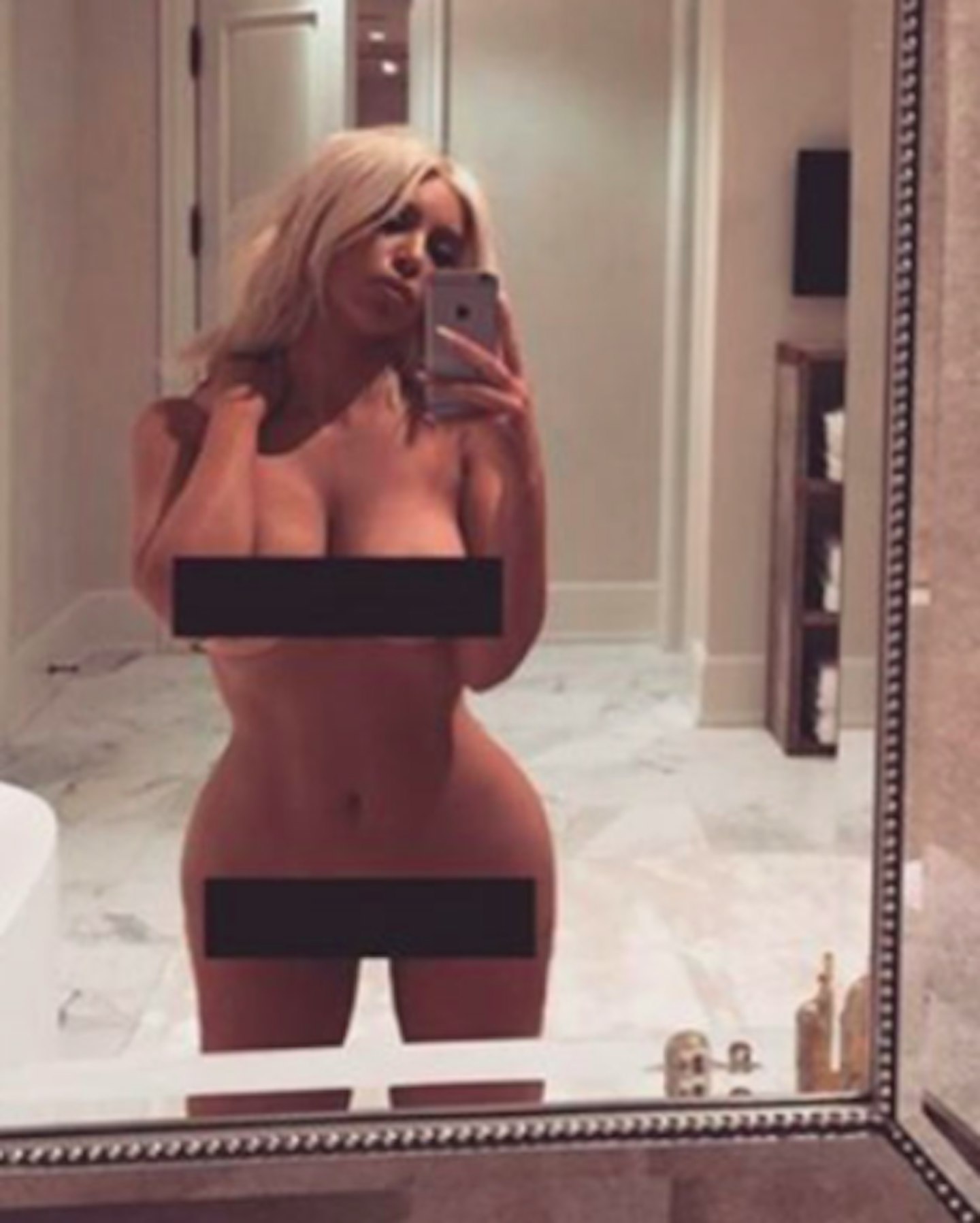 Kim Kardashian naked selfie