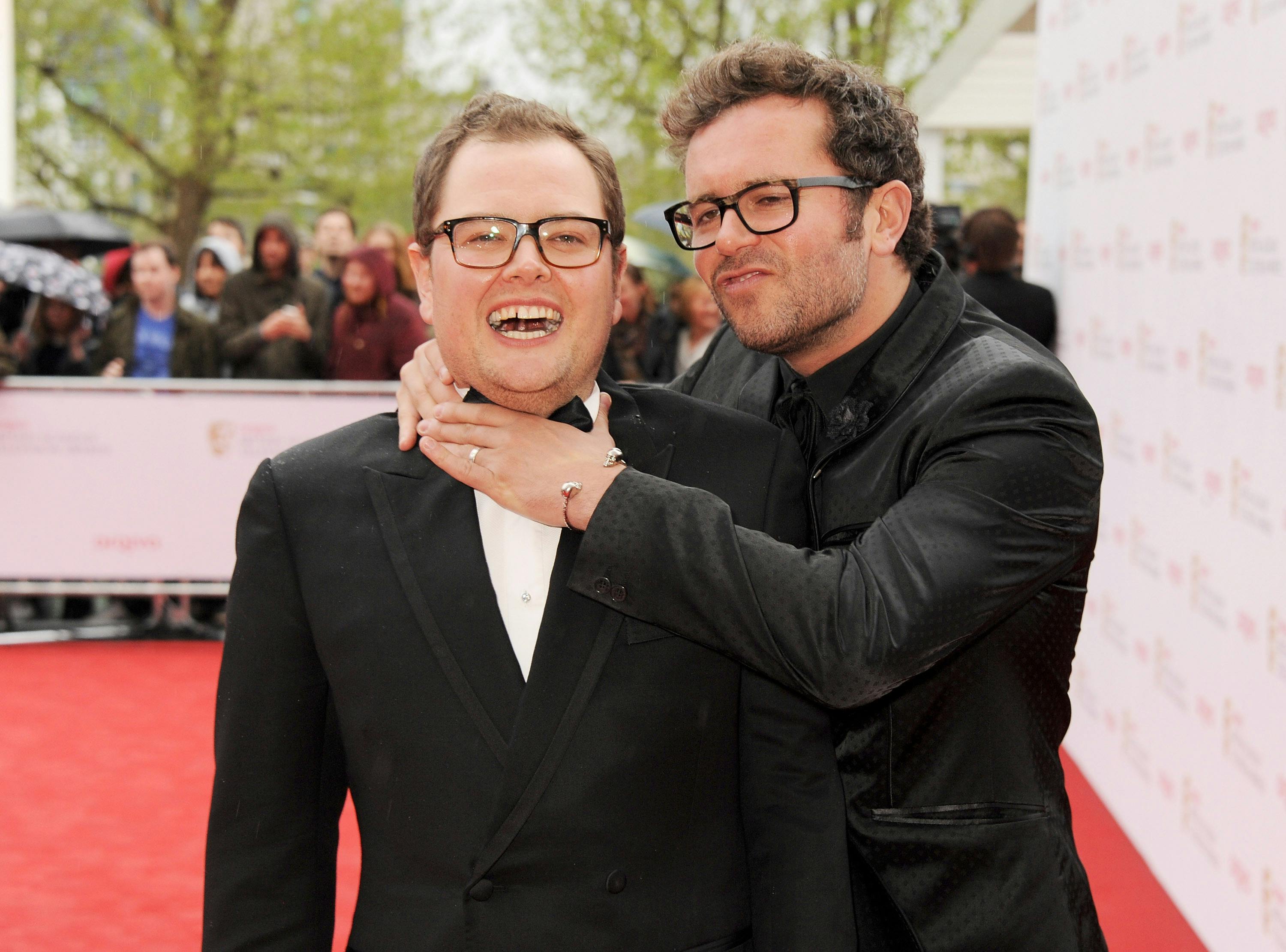 Alan Carr is ENGAGED – and look at that ring! - heat
