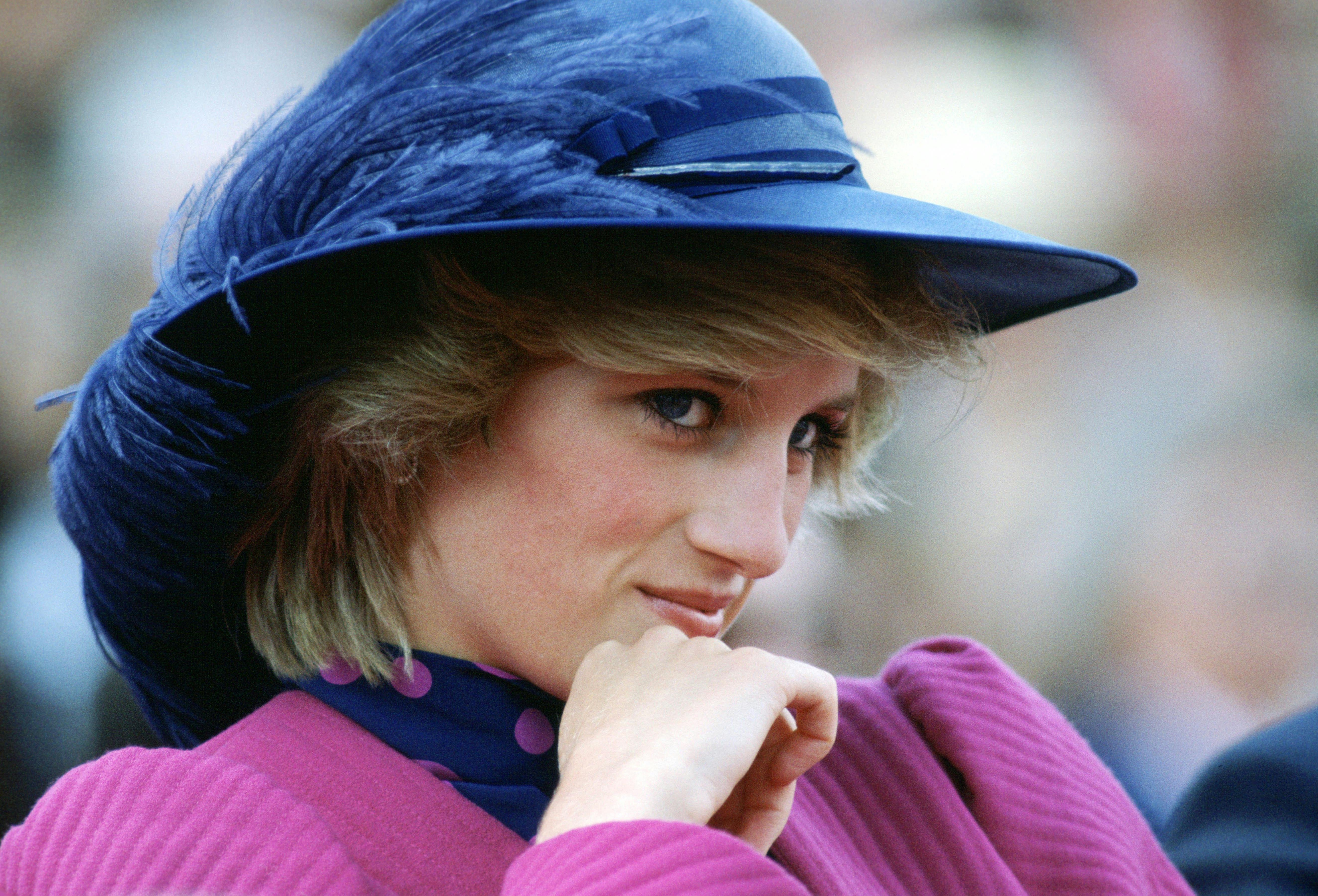 The Reason Why Princess Diana Stopped Wearing Gloves Will Make You