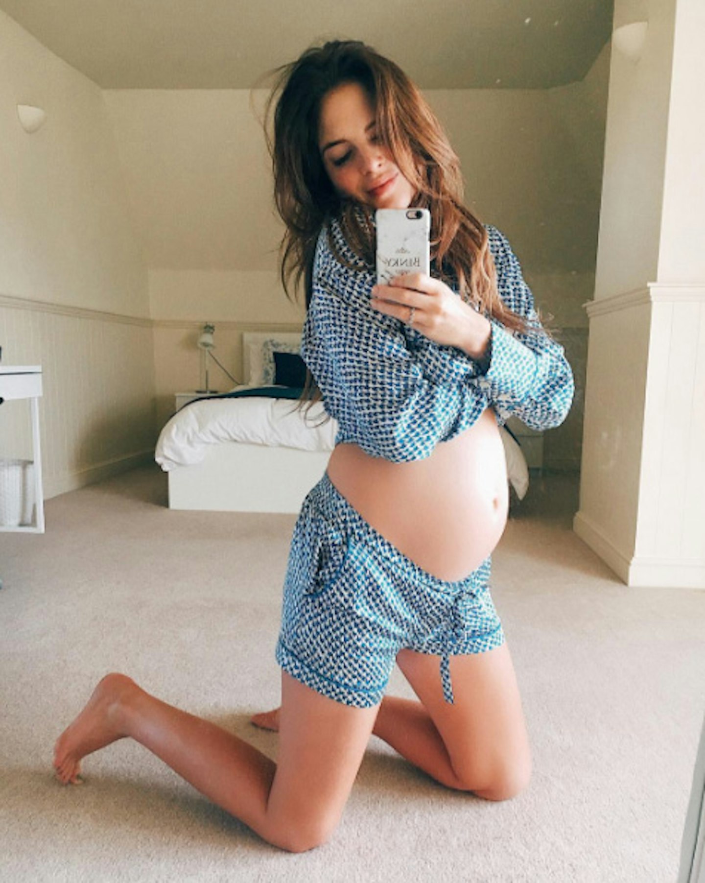 binky-felstead-pregnant-selfie