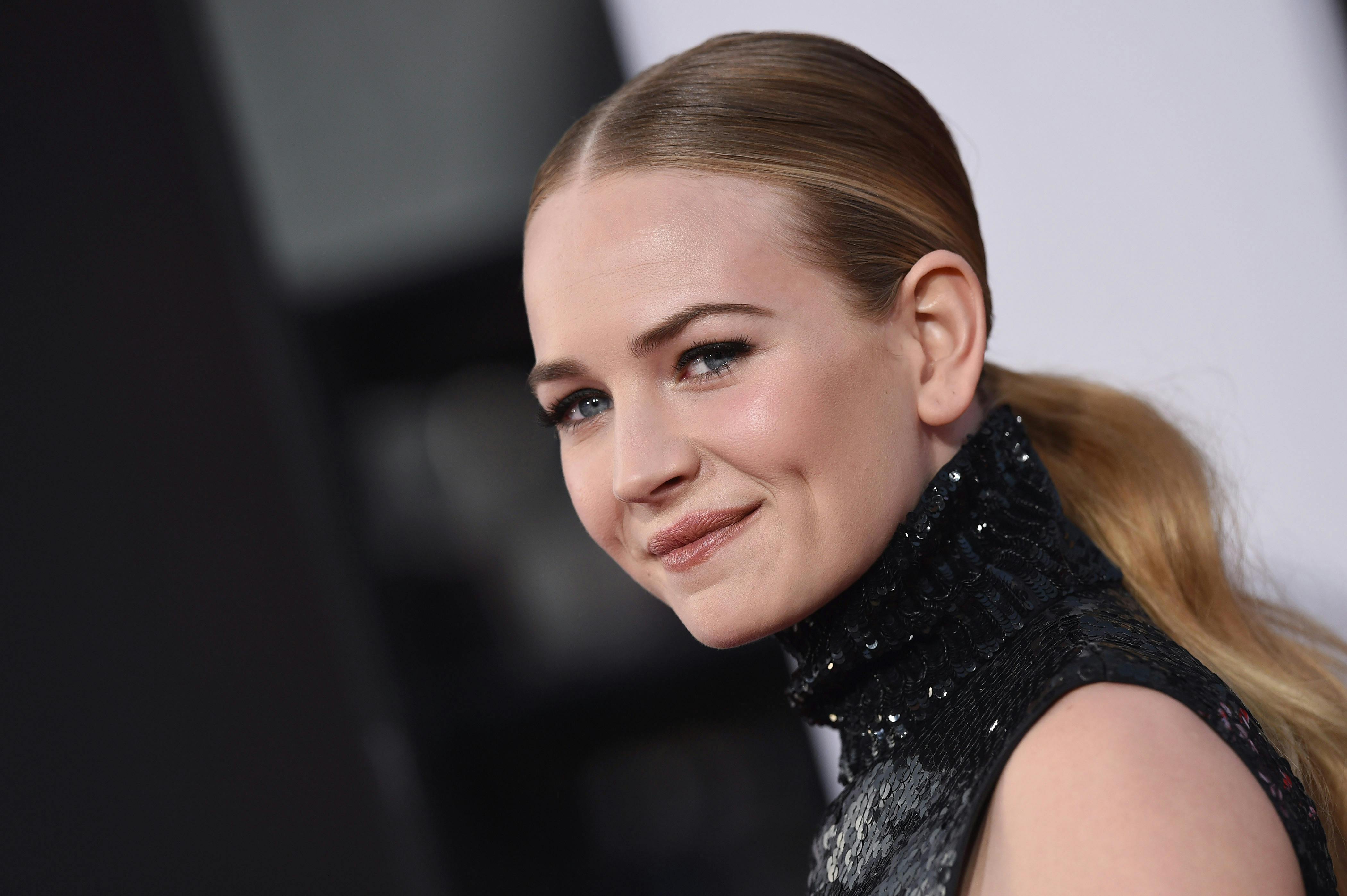 Britt Robertson Photo Shoot