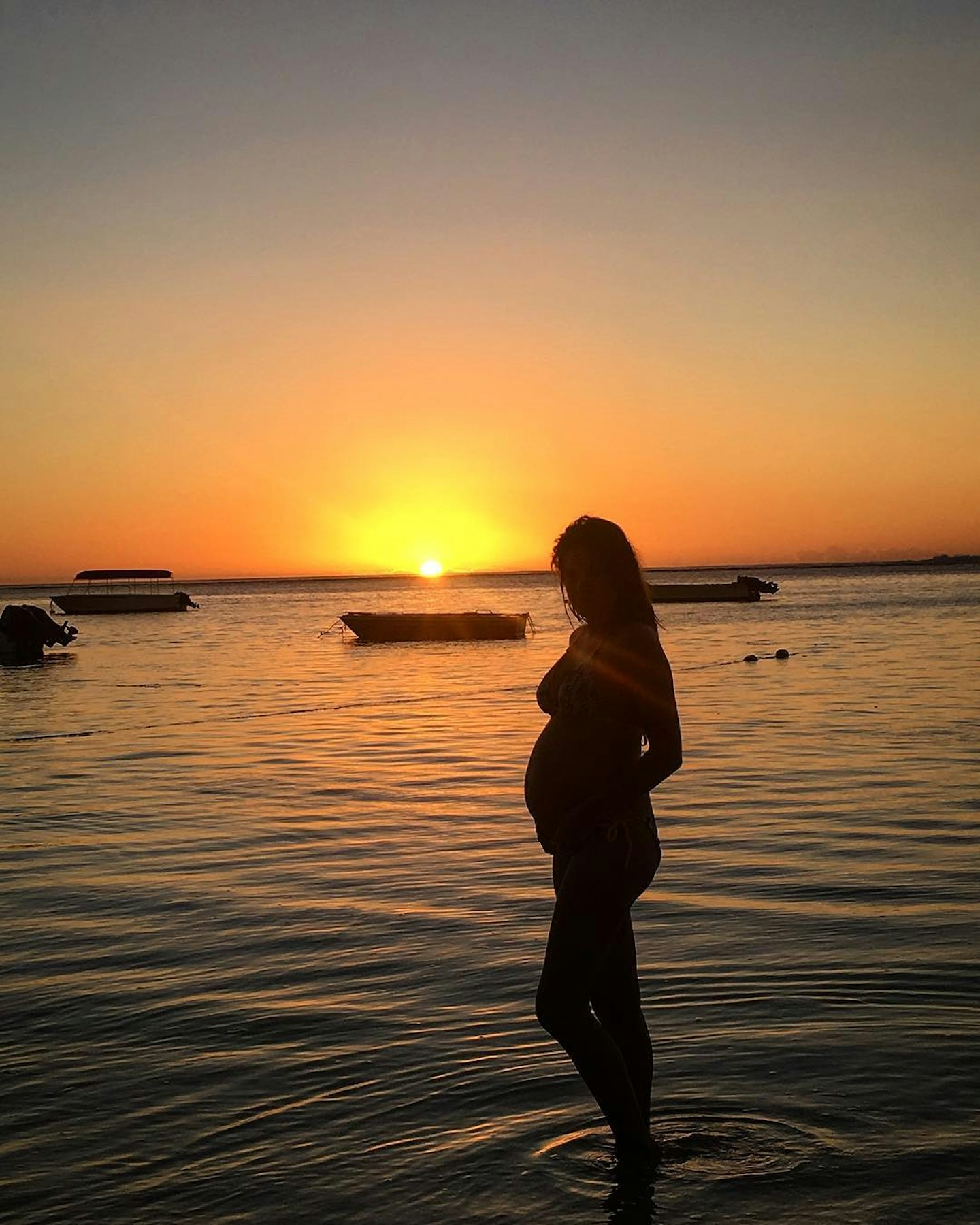 binky-felstead-pregnancy-photos-josh-jp-patterson-made-chelsea-babymoon-mauritius