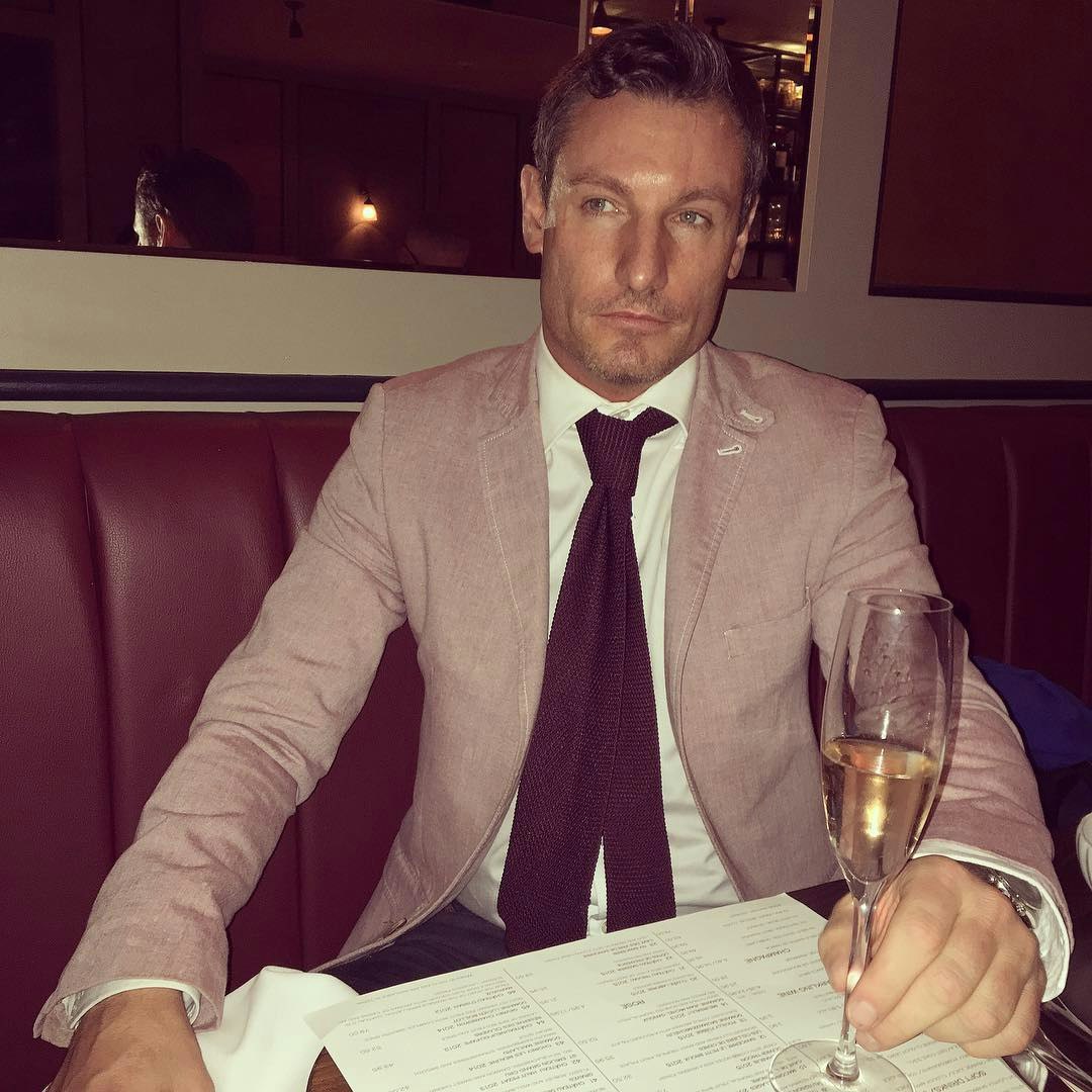 Reminder Dean Gaffney S Girlfriend Is Stunning And Looks Just Like His Twin Daughters
