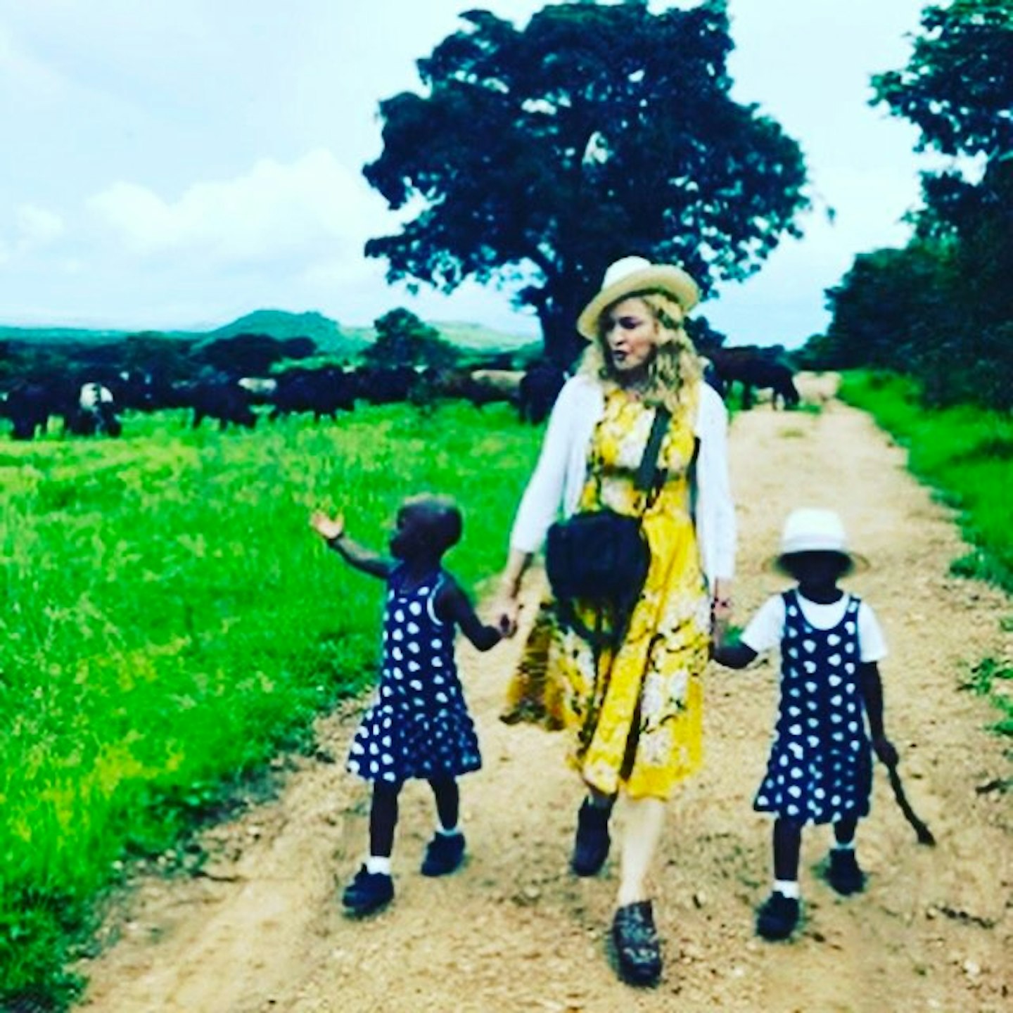 madonna-picture-twin-girls-malawi-esther-stella