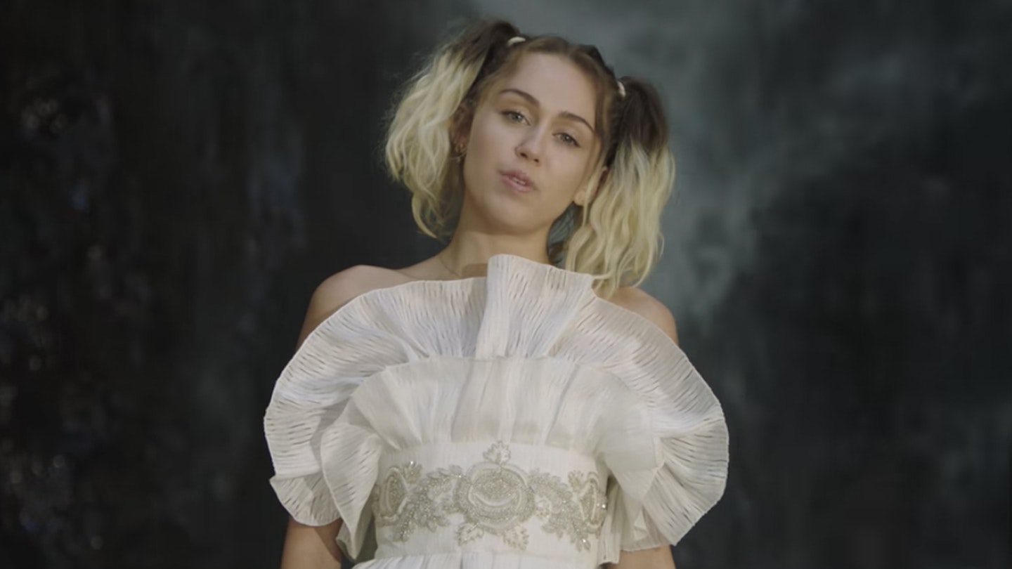 Miley Cyrus Malibu music video