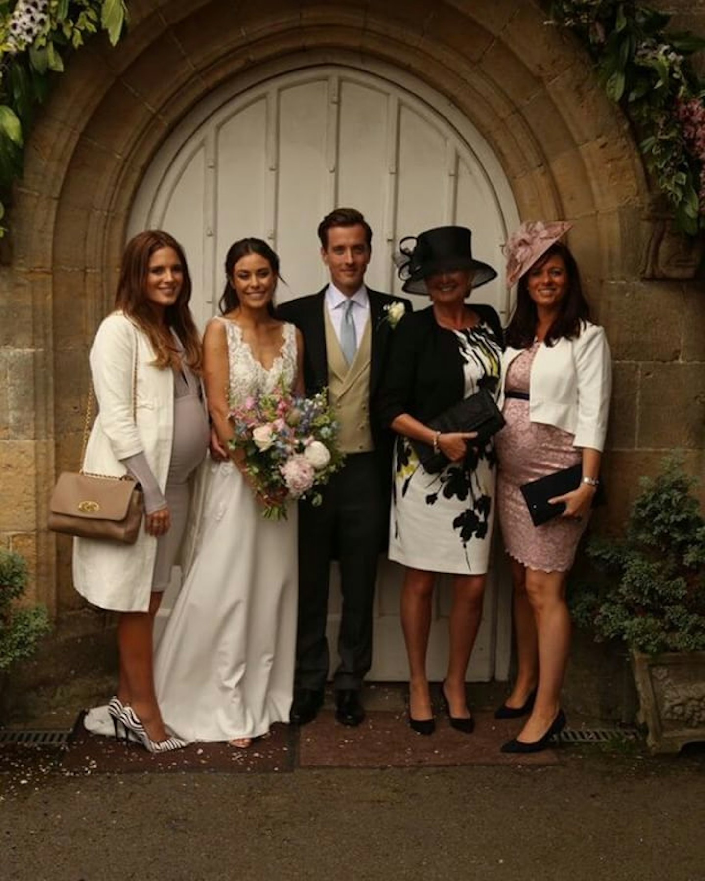 binky-felstead-pregnant-sister-anna-louise-matching-bumps-brother-oliver-wedding