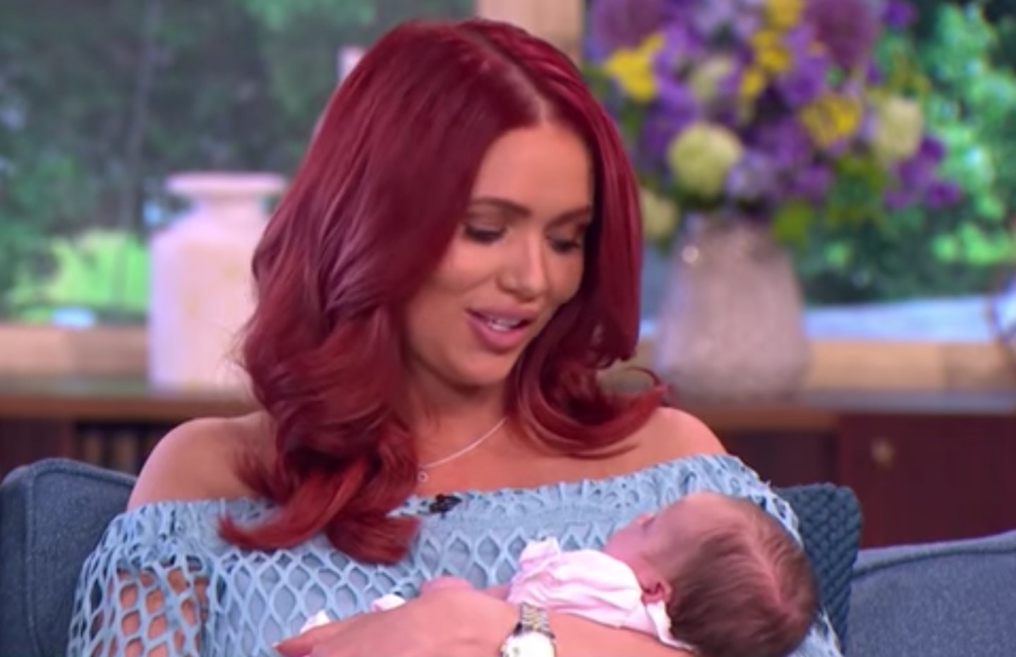 amy-childs-four-week-old-daughter-baby-polly-first-tv-appearance-thismorning