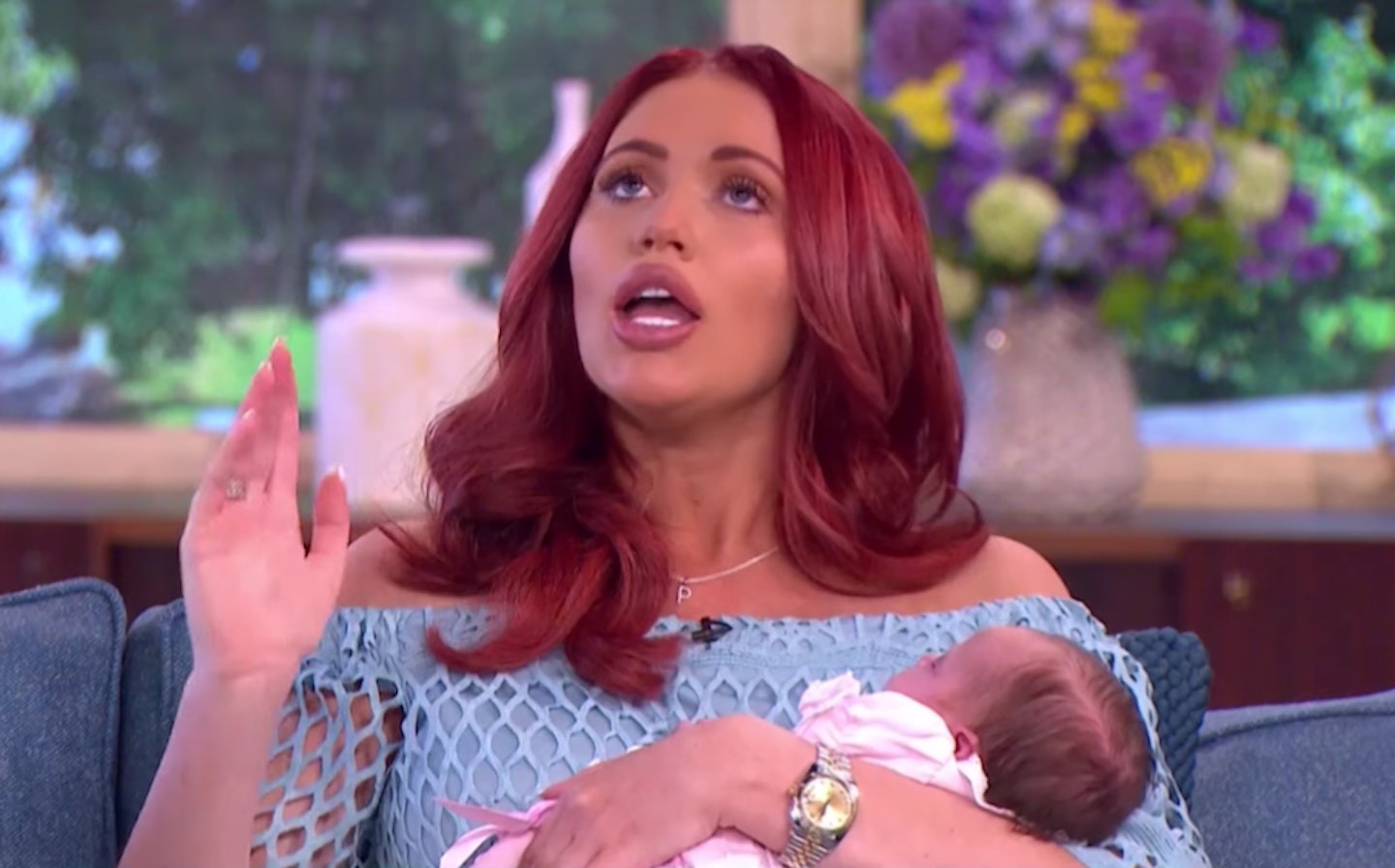 amy-childs-four-week-old-daughter-baby-polly-first-tv-appearance-thismorning