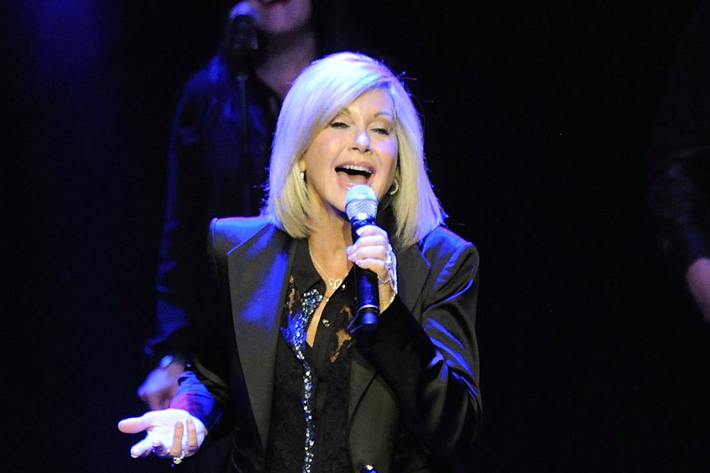 olivia-newton-john-breast-cancer-returned-spread-back
