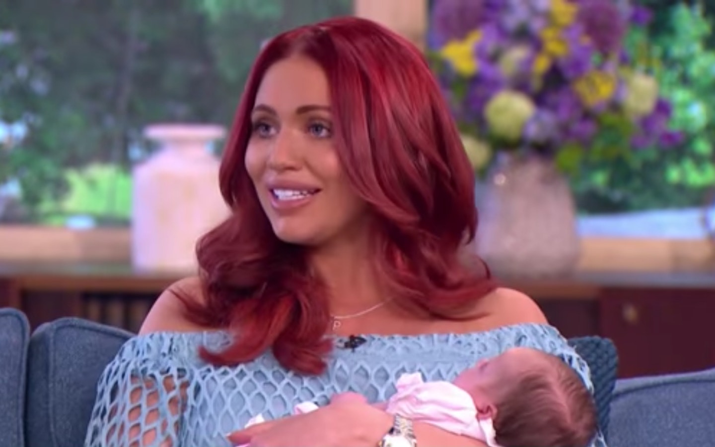 amy-childs-four-week-old-daughter-baby-polly-first-tv-appearance-thismorning