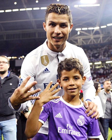 Doting dad Cristiano Ronaldo shares a photo of his new twins and it’s ...