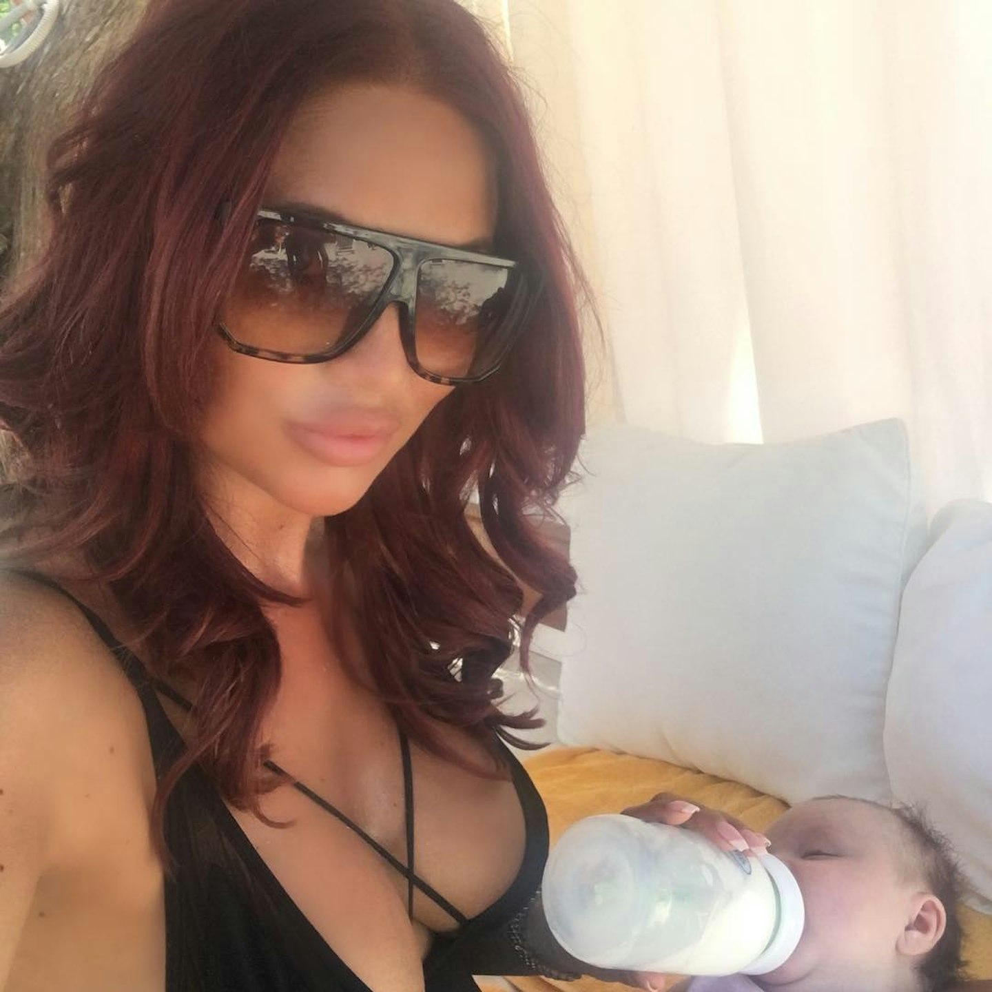 amy-childs-selfie-baby-bottle-feeding-comments