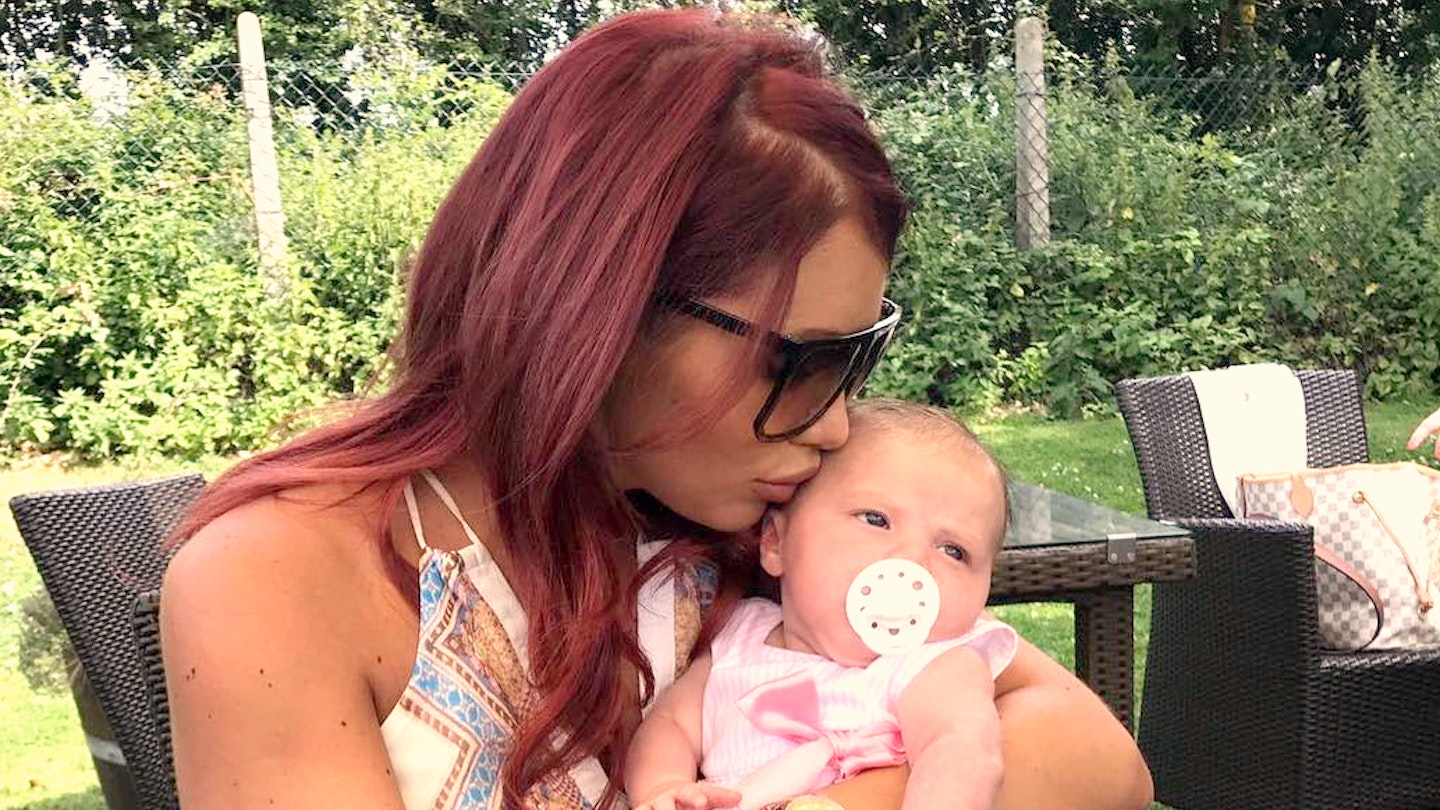 amy-childs-selfie-baby-bottle-feeding-comments