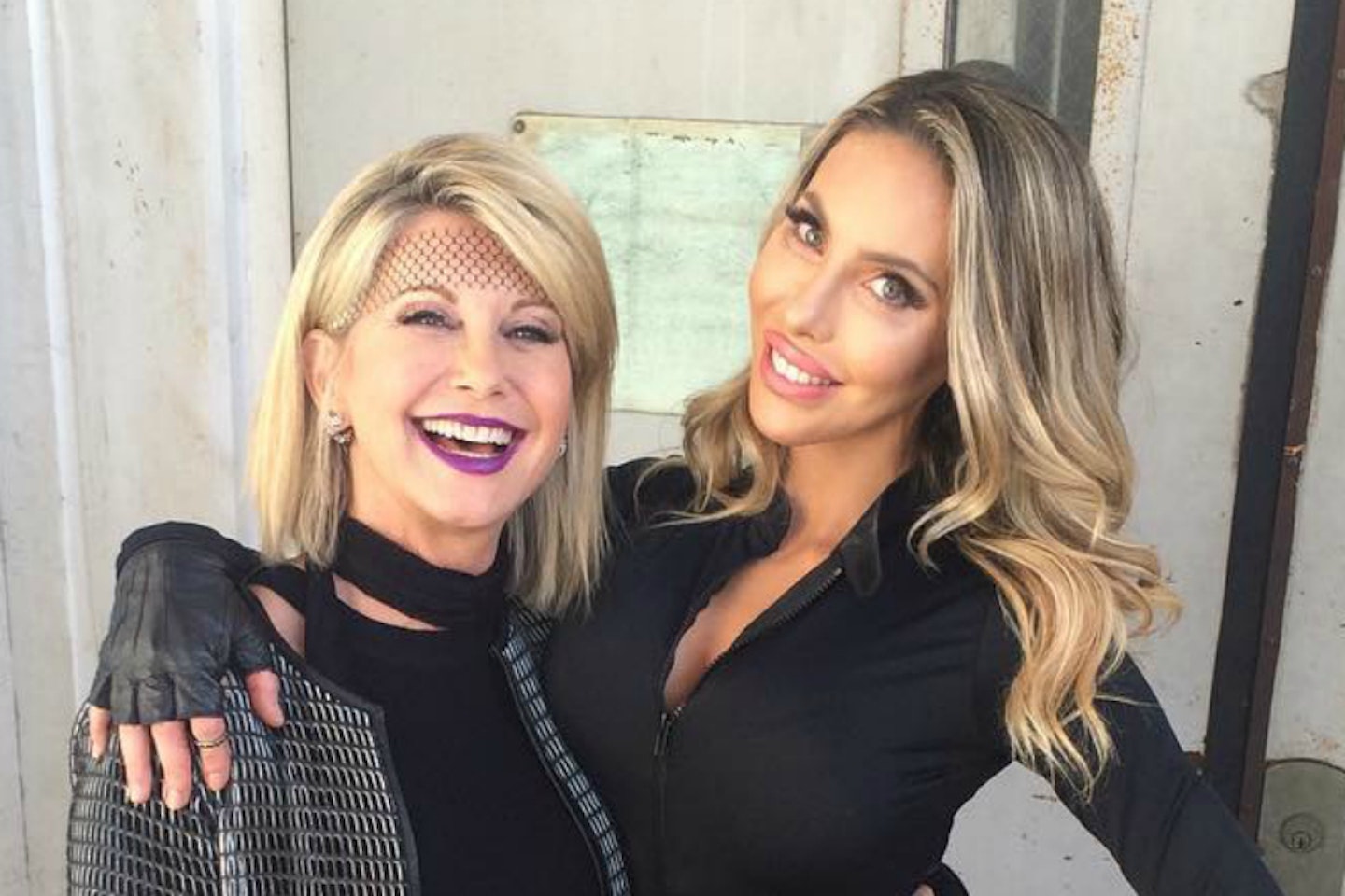 olivia-newton-john-daughter-chloe-lattanzi-use-cannabis-oil-beat-cancer