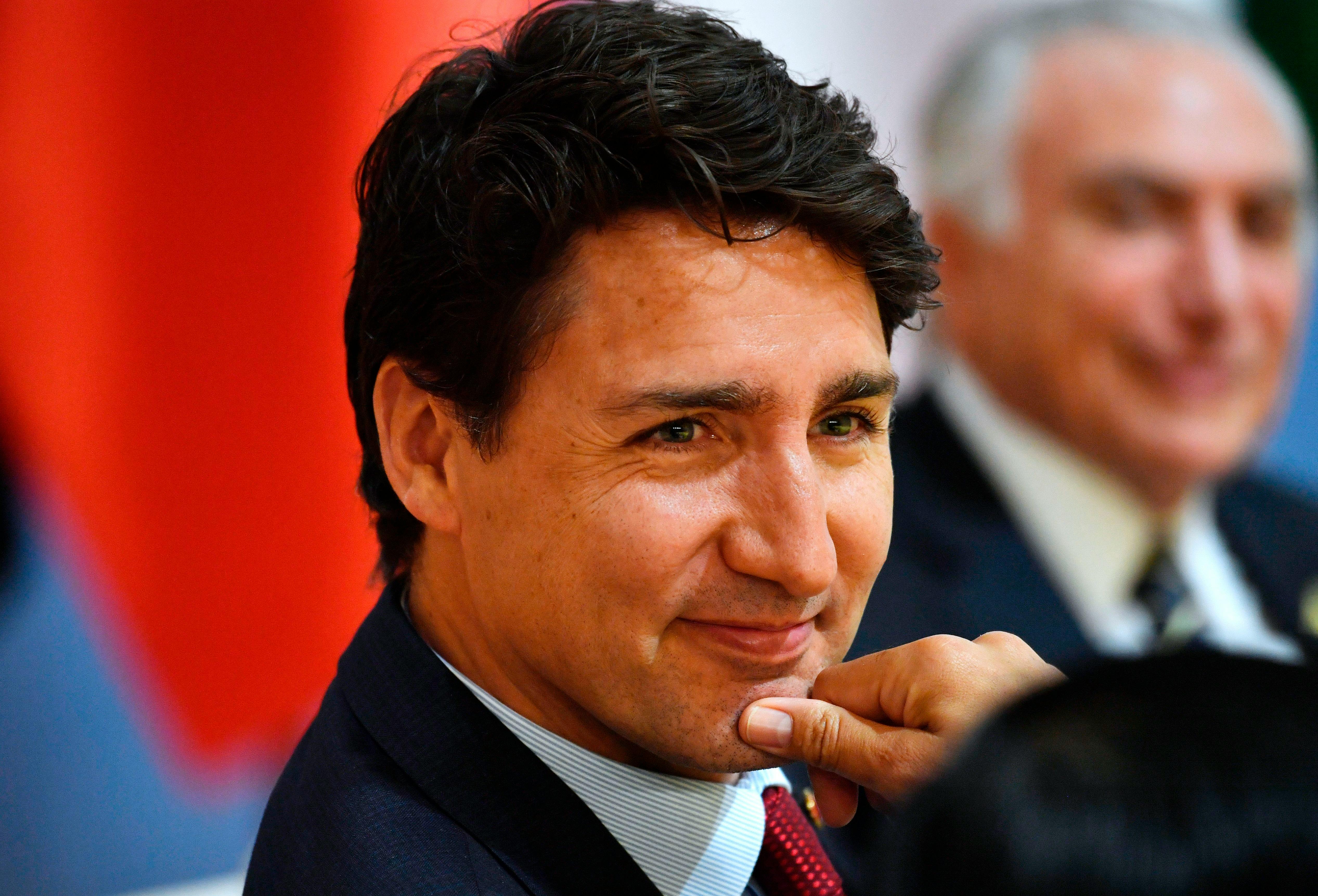 Justin Trudeau's Best Photobomb Moments - Grazia