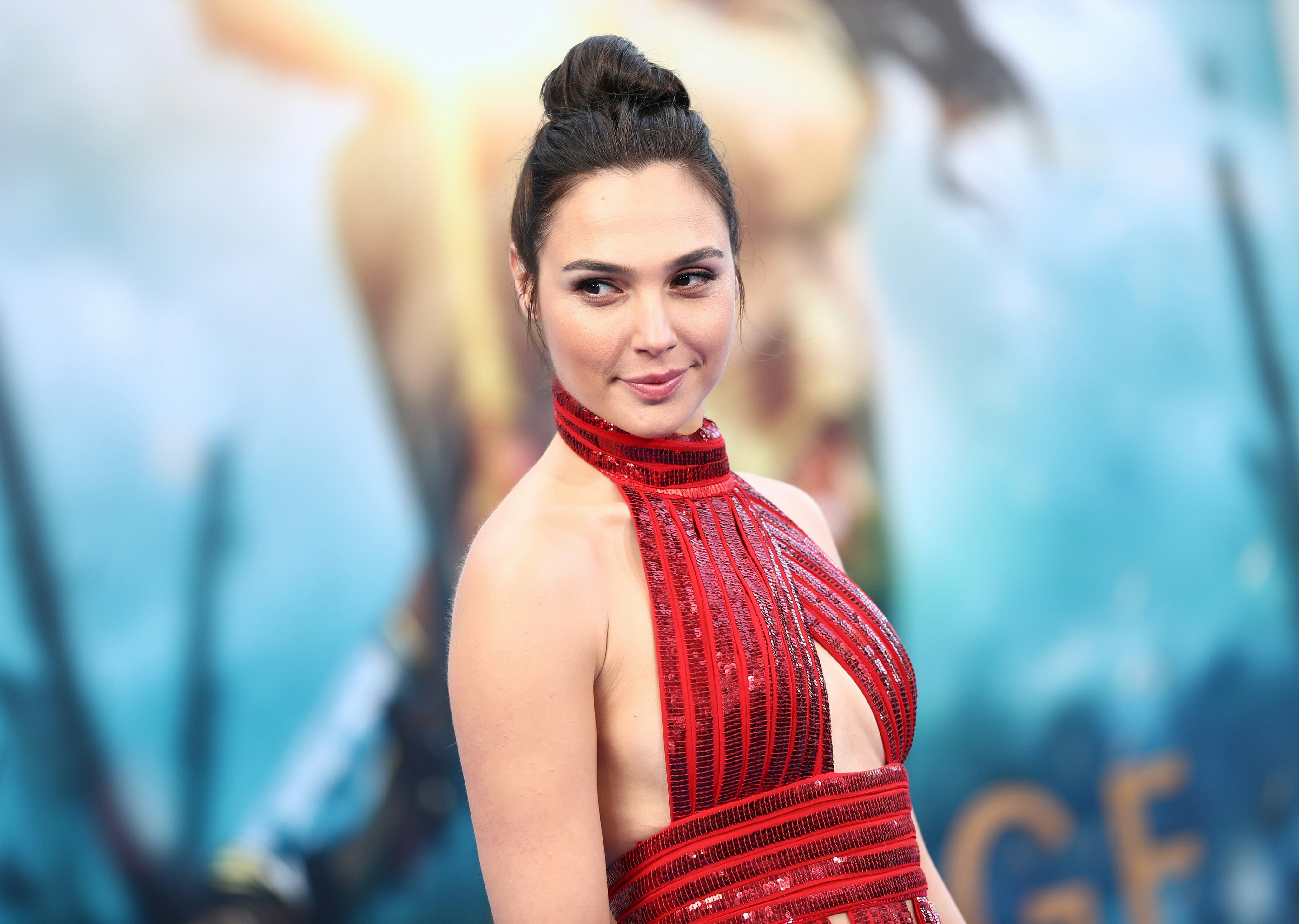depict Actress Gal Gadot in the pregnant wonder woma