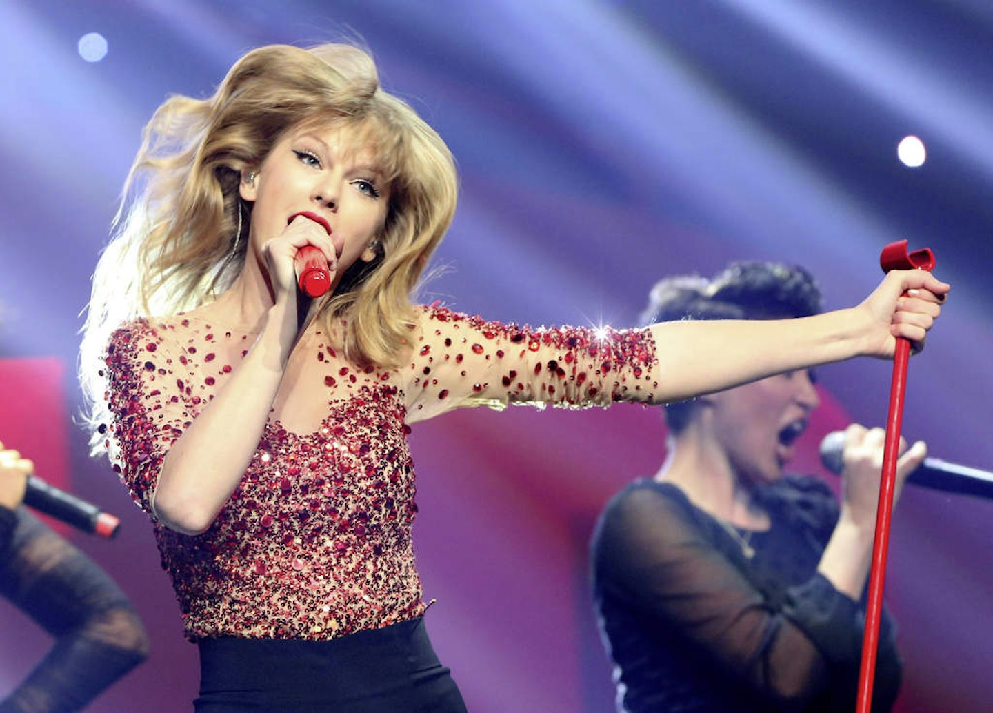 Taylor Swift performs live