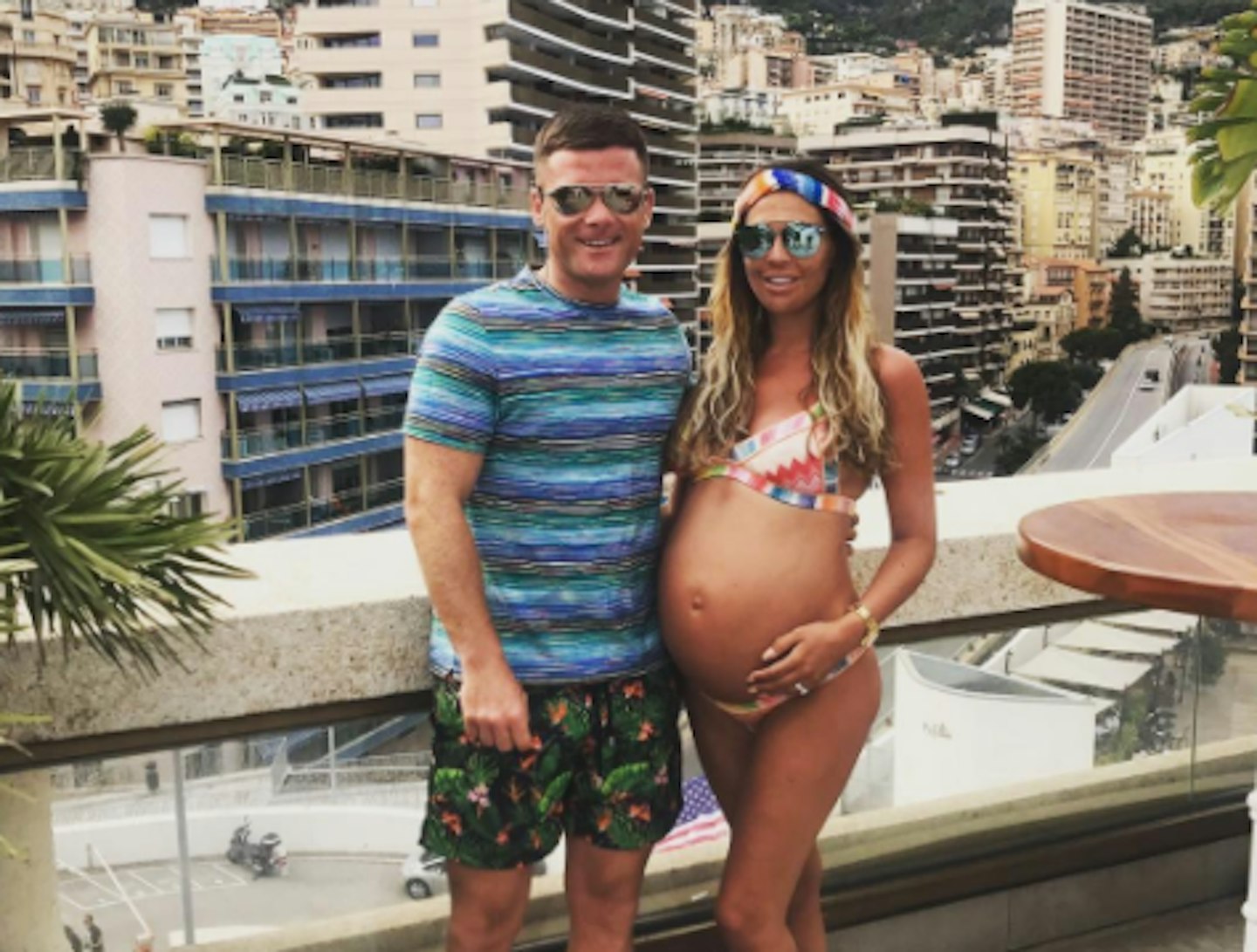 danielle,lloyd,given,birth,fourth,baby