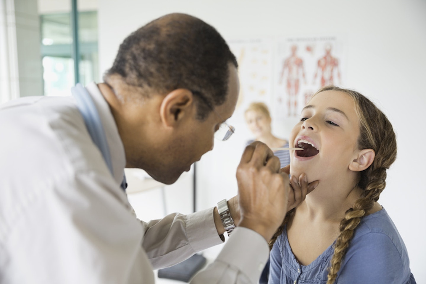 doctor-checking-child's-mouth-tonsillitis