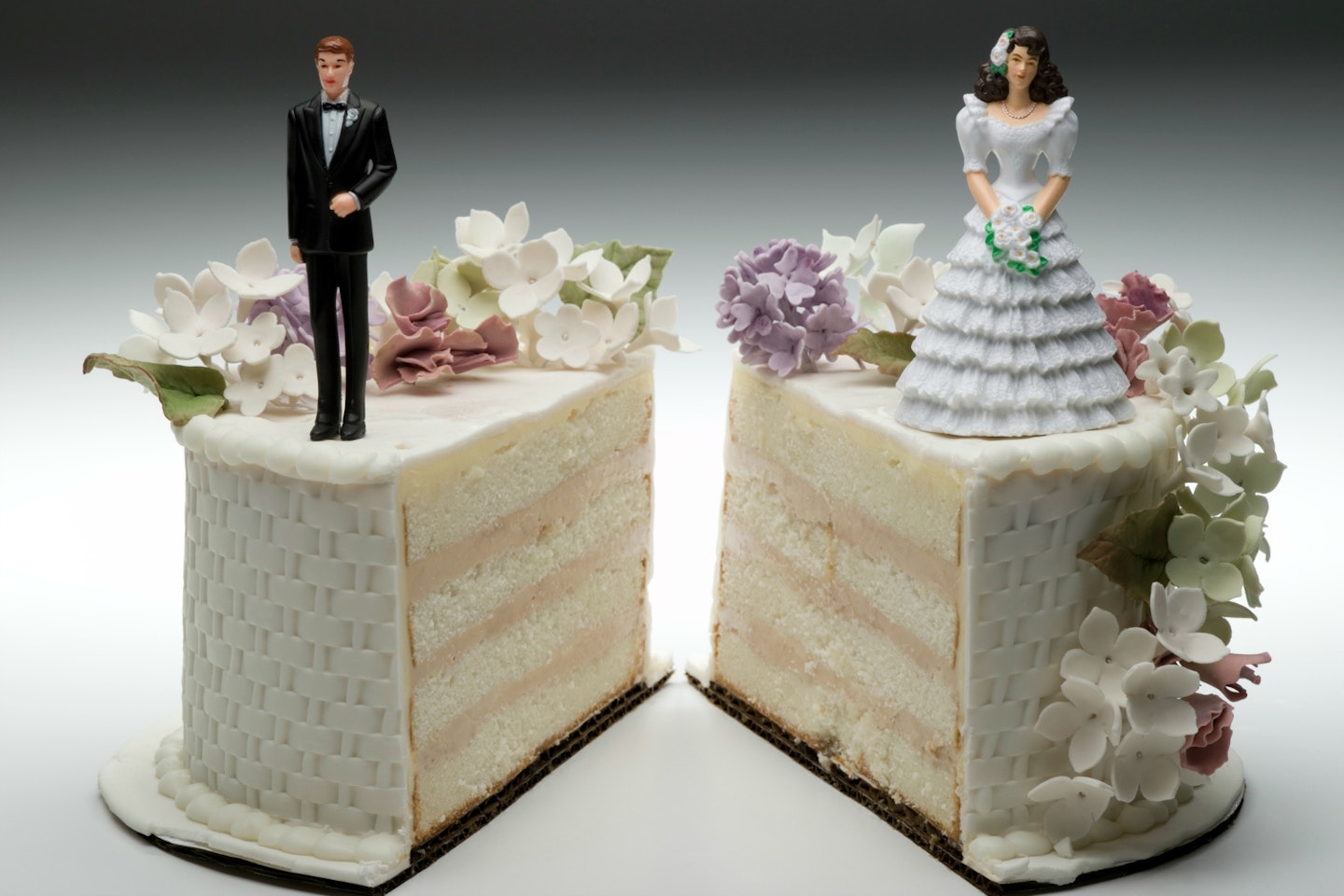 wedding-cake-divorce-broken