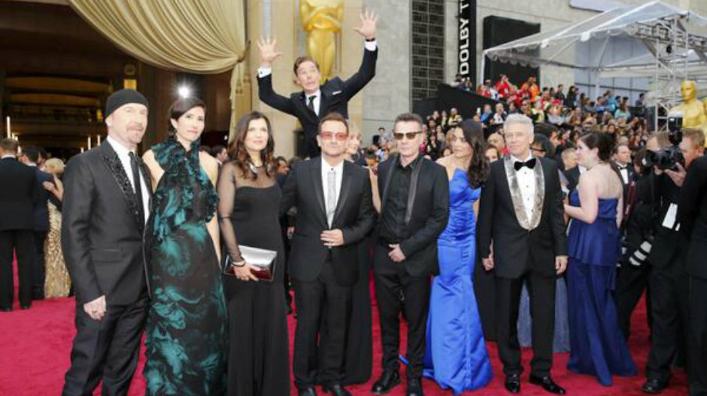 benedict-cumberbatch-photobomb