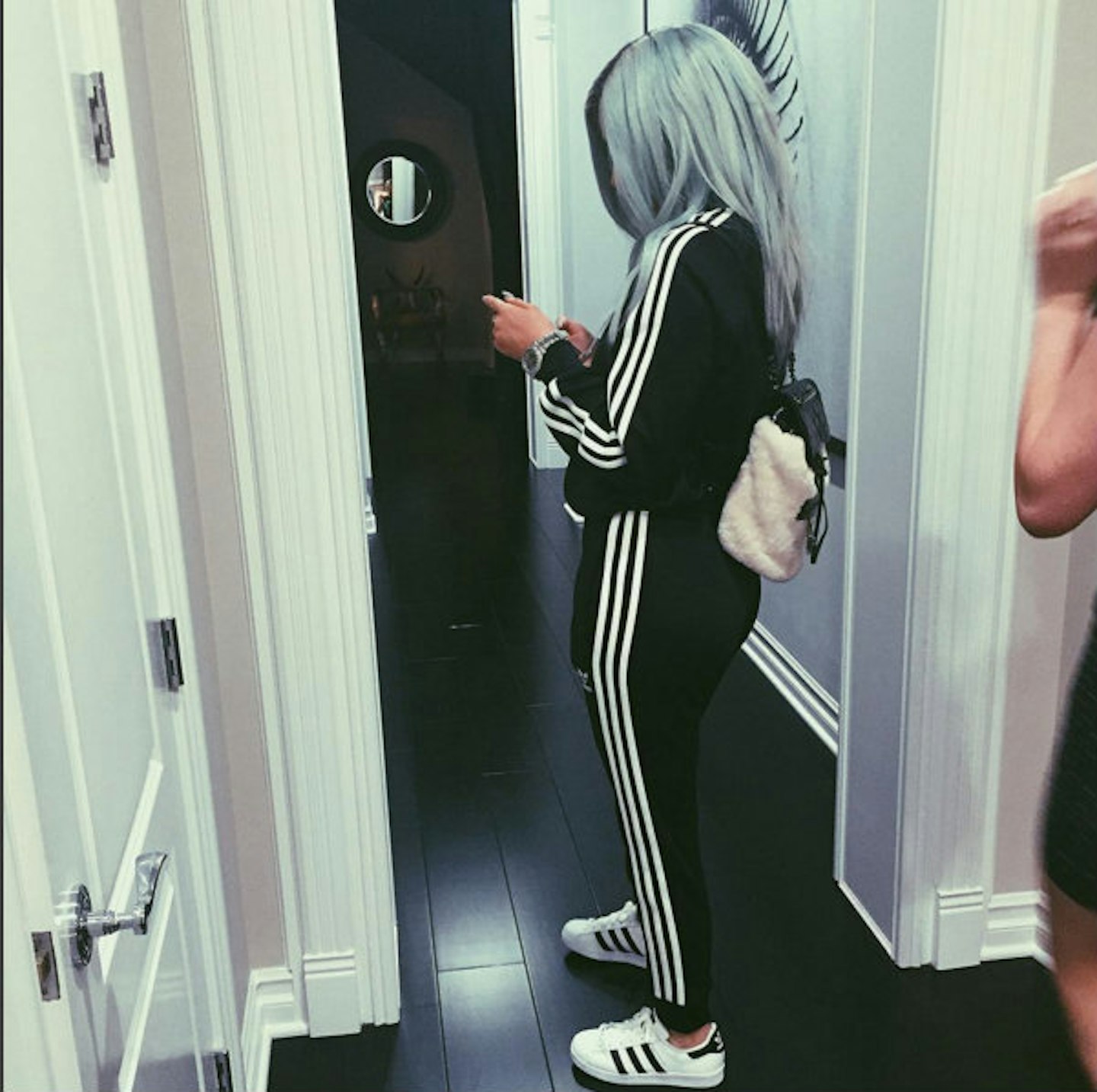kylie jenner grey hair