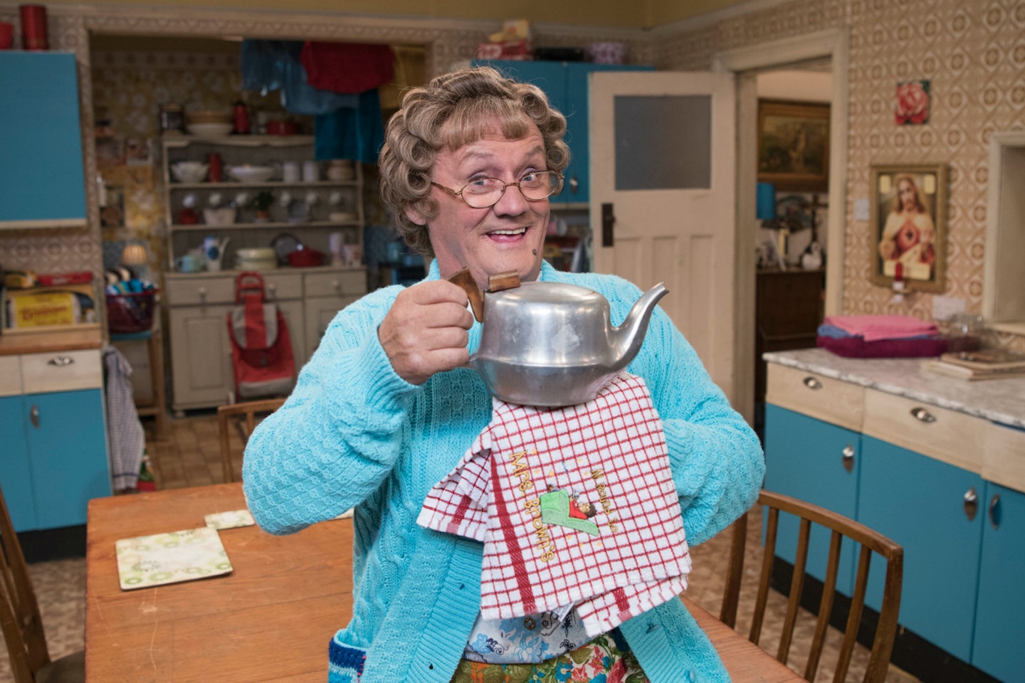 all-round-to-mrs-browns-agnes-brendan-o-carroll-red-nose-day