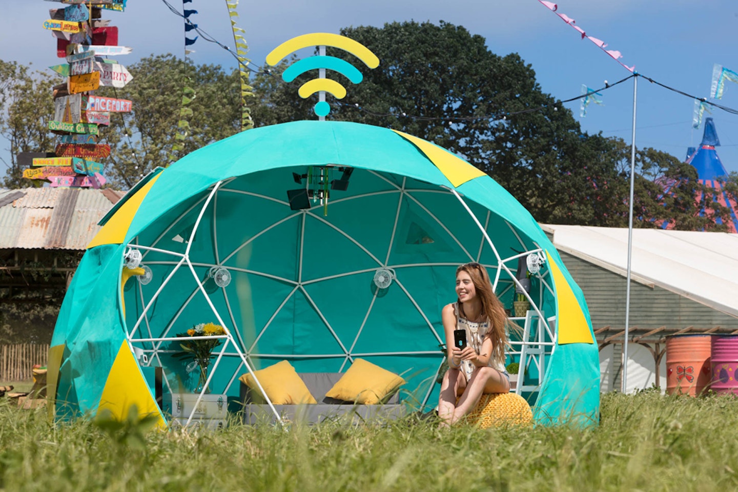 Glastonbury EE tent