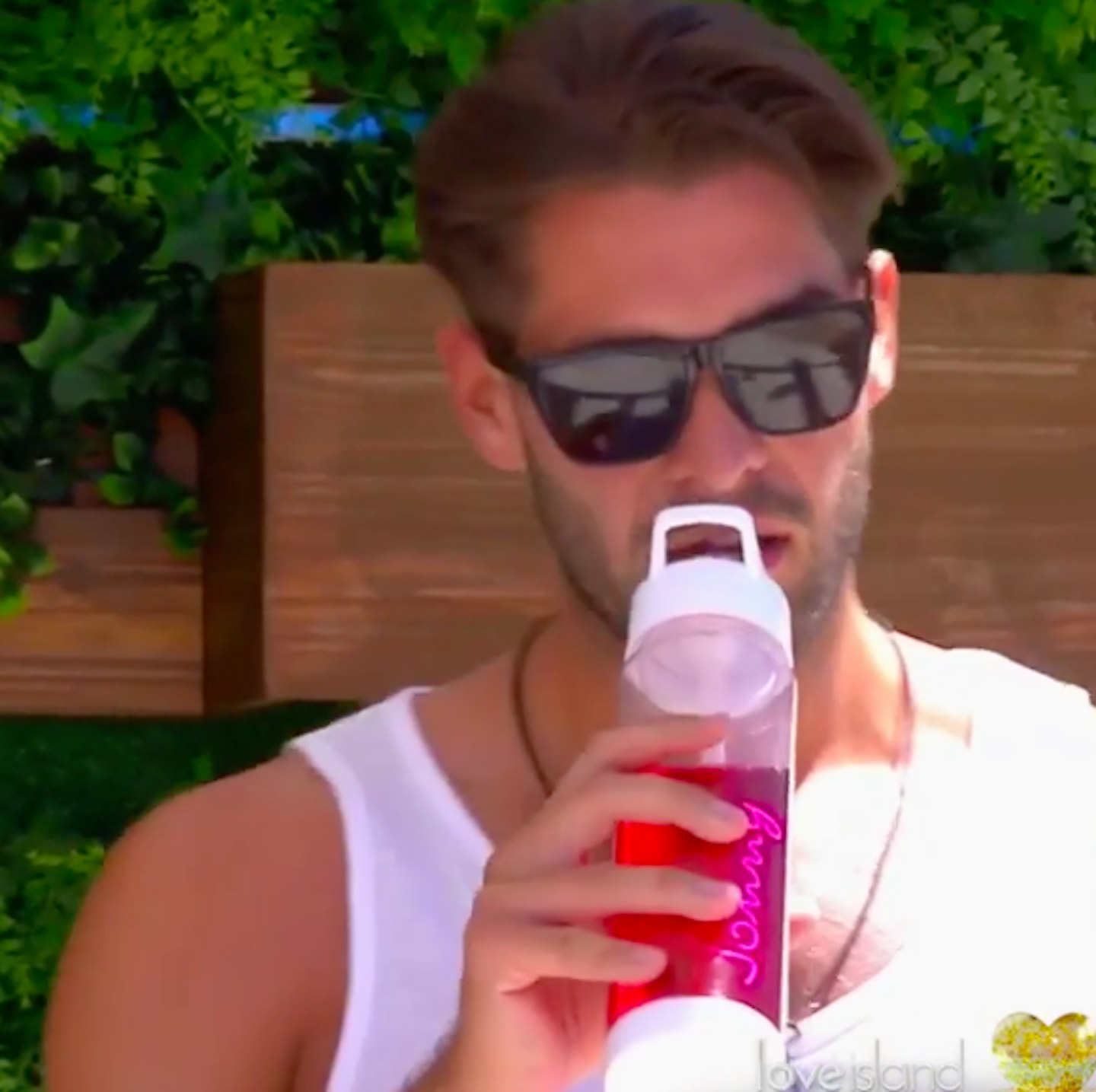 love-island-waterbottle-screengrab