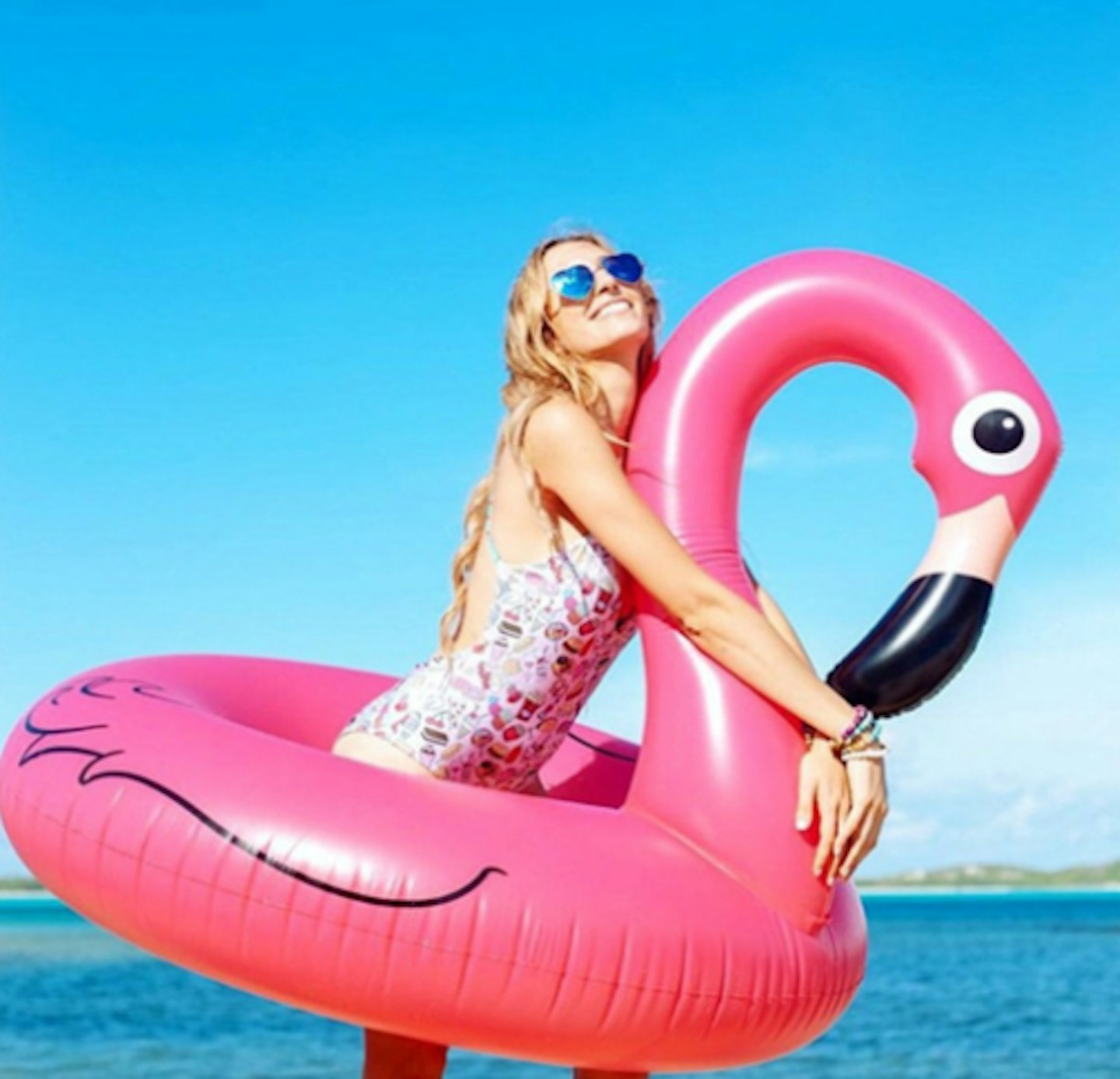 love-island-party-flamingo-pool-inflatable