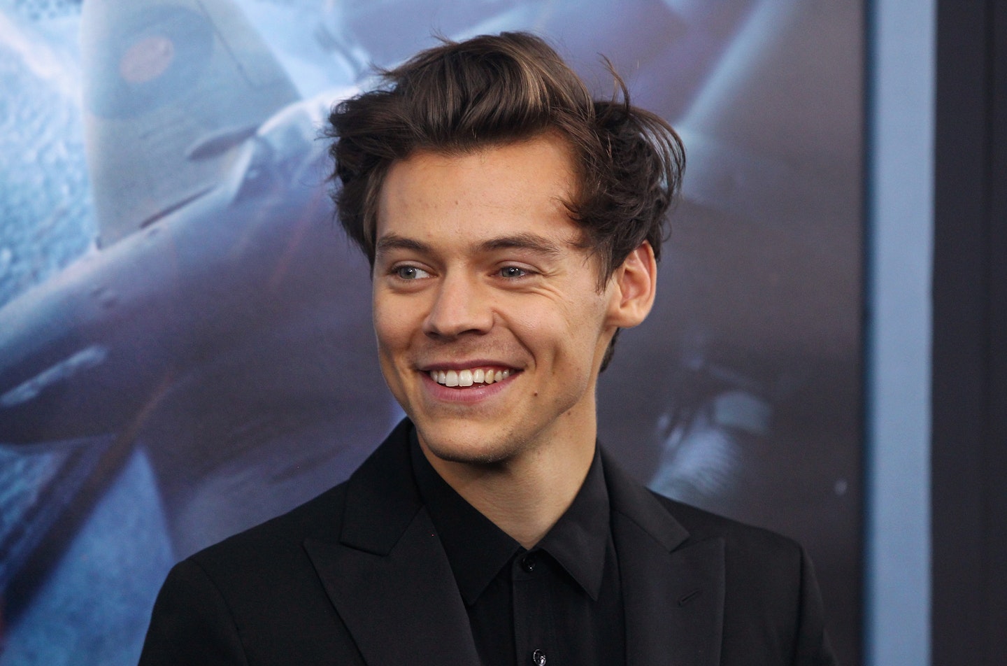 Harry Styles surprises fans with new haircut