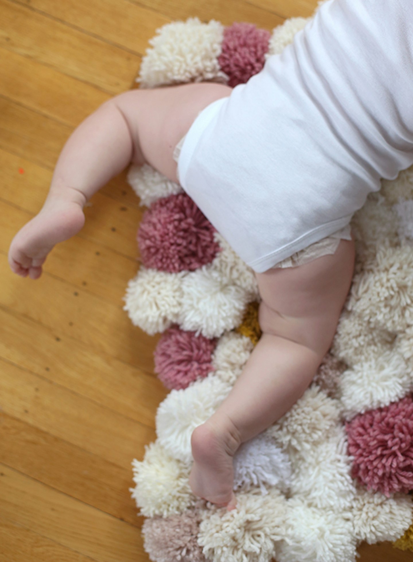 pom-pom-rug-baby-diy